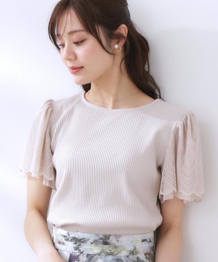 【クチュール ブローチ/Couture Brooch】の【二の腕カバー・通勤】レース袖テレコトップス インテリア・キッズ・メンズ・レディースファッション・服の通販 founy(ファニー) 　ファッション　Fashion　レディースファッション　Fashion for Women　トップス・カットソー　Cut & Sew Tops　チュール　Tulip, Tulip Motif　テレコ　Ribbed, Rib Stitch　レース　Lace, Lace Fabric　ビジネス 仕事 通勤　Business / Work / Commuting　ライトグレー|ID: prp329100004528951 ipo3291000000032752938