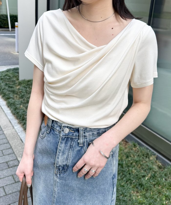 【ラナン/Ranan】のRanan/ドレープリブTシャツ インテリア・キッズ・メンズ・レディースファッション・服の通販 founy(ファニー) https://founy.com/ ファッション Fashion レディースファッション Ladies' Fashion Online トップス・カットソー Tops/Tshirt シャツ/ブラウス Shirts/Blouses ロング / Tシャツ T-Shirts オフショルダー Off Shoulder シンプル Simple タイトスカート Tight Skirt デコルテ Decolletage トレンド Trend ドレープ Drape フィット Fit フェミニン Feminine ベーシック Basic ポケット Pocket 半袖 Short Sleeve 夏 Summer エレガント 上品 Elegant |ID: prp329100004529033 ipo3291000000032328660