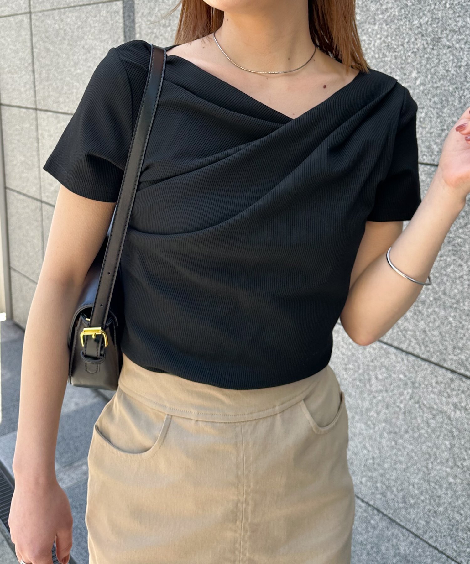 【ラナン/Ranan】のRanan/ドレープリブTシャツ インテリア・キッズ・メンズ・レディースファッション・服の通販 founy(ファニー) 　ファッション　Fashion　レディースファッション　Ladies' Fashion Online　トップス・カットソー　Tops/Tshirt　シャツ/ブラウス　Shirts/Blouses　ロング / Tシャツ　T-Shirts　オフショルダー　Off Shoulder　シンプル　Simple　タイトスカート　Tight Skirt　デコルテ　Decolletage　トレンド　Trend　ドレープ　Drape　フィット　Fit　フェミニン　Feminine　ベーシック　Basic　ポケット　Pocket　半袖　Short Sleeve　夏　Summer　エレガント 上品　Elegant　ブラック|ID: prp329100004529033 ipo3291000000032328666