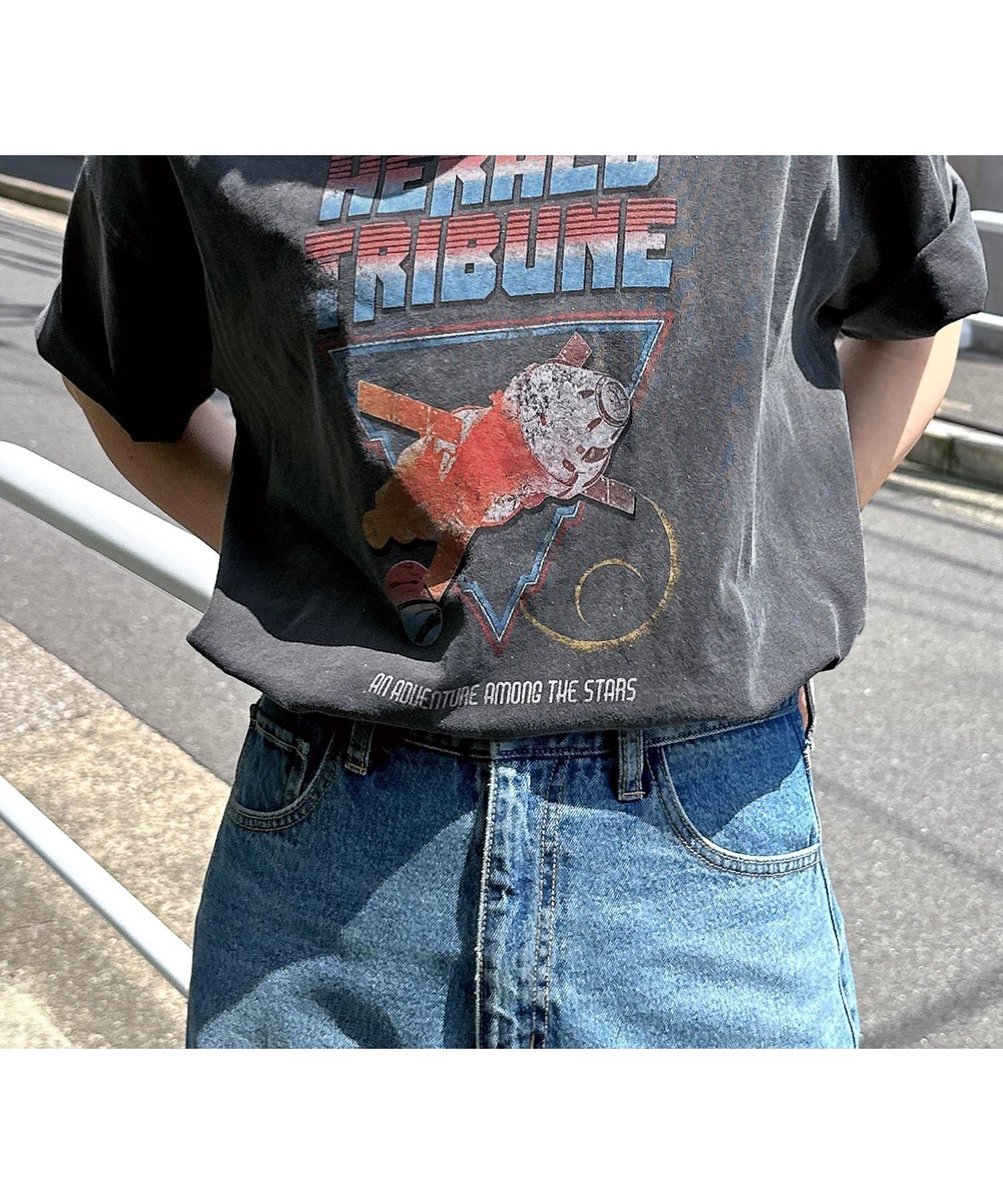 【アンドミー/andme】の宇宙プリント 半袖 Tシャツ ANME アンメ インテリア・キッズ・メンズ・レディースファッション・服の通販 founy(ファニー) 　ファッション　Fashion　レディースファッション　Fashion for Women　トップス・カットソー　Cut & Sew Tops　シャツ・ブラウス・オフィスカジュアル　Elegant Blouses & Button-Ups　ロングTシャツ・Tシャツ　Longline T-Shirts & Tees　プリント　Print, Printed Pattern　ヴィンテージ　Vintage Style　半袖　Short Sleeve, Half Sleeve　ブラック【B】|ID: prp329100004529100 ipo3291000000033583034