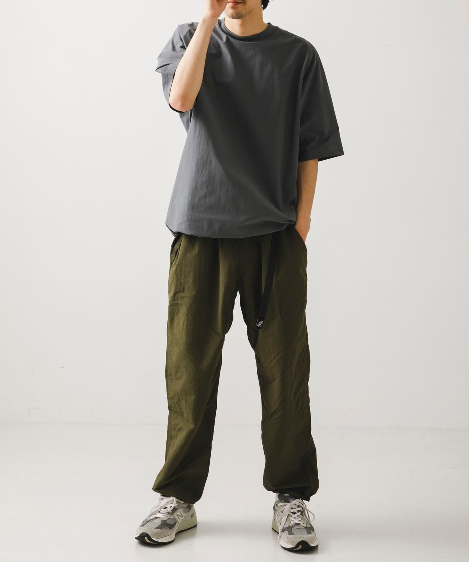 【ユーアールビーエス/URBS / URBAN RESEARCH / MEN】のGramicci / LOWERCASE NYLON TRACK PANT インテリア・キッズ・メンズ・レディースファッション・服の通販 founy(ファニー) 　ファッション　Fashion　メンズファッション　Fashion for Men　アウトドア　Outdoor Clothing　コラボ　Collaboration, Collab　シンプル　Simple, Minimal　スポーツ　Sports, Activewear　ドローコード　Drawcord, Drawstring Cord　バランス　Balance, Style Balance　ワッシャー　Washer, Crinkled Finish　S/S・春夏　SS, Spring/Summer, Warm Season　夏　Summer　2025年　2025　2025春夏・S/S　Spring/Summer 2025 SS25　DEEP OLIVE|ID: prp329100004529105 ipo3291000000033509140