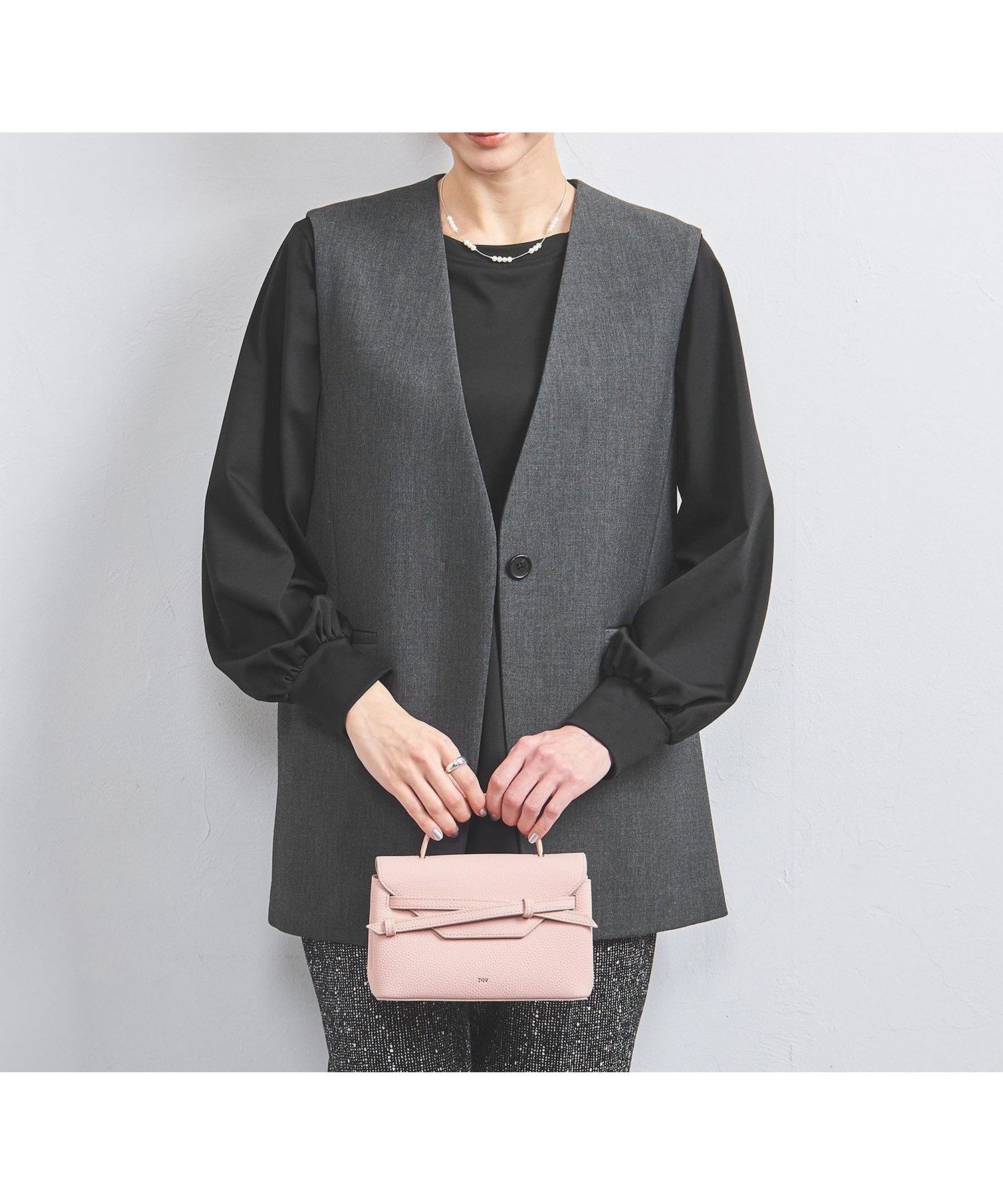 【ユナイテッドアローズ/UNITED ARROWS】のポンチ シャツテール カットソー インテリア・キッズ・メンズ・レディースファッション・服の通販 founy(ファニー) 　ファッション　Fashion　レディースファッション　Fashion for Women　トップス・カットソー　Cut & Sew Tops　シャツ・ブラウス・オフィスカジュアル　Elegant Blouses & Button-Ups　カットソー・ベーシックTシャツ　Cut-and-Sewn Tops / Stretch Tees & Basics　インナー　Innerwear　カットソー　Cut and Sewn Top　ギャザー　Gathered, Ruffled　スリム　Slim, Slim Fit　スリーブ　Sleeve, Long Sleeve / Short Sleeve　ベスト　Vest, Waistcoat　おすすめ　Recommended / Our Picks　BLACK|ID: prp329100004529132 ipo3291000000033458787