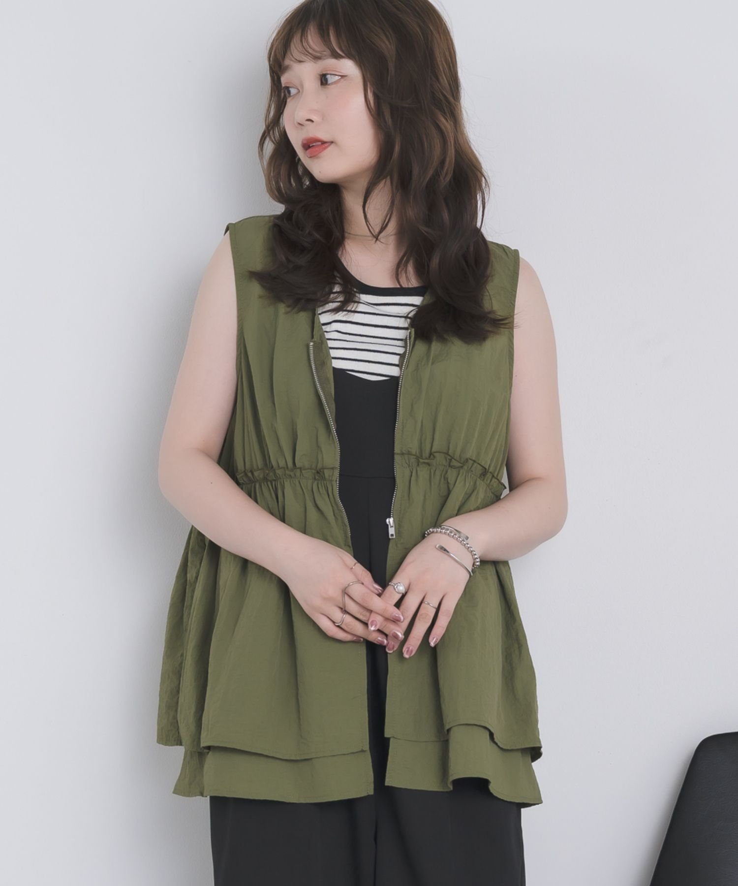 【レトロガール/RETRO GIRL】のフリルナイロンベスト インテリア・キッズ・メンズ・レディースファッション・服の通販 founy(ファニー) 　ファッション　Fashion　レディースファッション　WOMEN　アウター　Coat Outerwear　トップス・カットソー　Tops/Tshirt　ベスト/ジレ　Gilets/Vests　おすすめ　Recommend　インナー　Inner　キャミソール　Camisole　センター　Center　トレンド　Trend　フリル　Frills　ベスト　Vest　ベーシック　Basic　ワンポイント　One Point　夏　Summer　定番　Standard　ダークグリーン|ID: prp329100004529327 ipo3291000000032299393