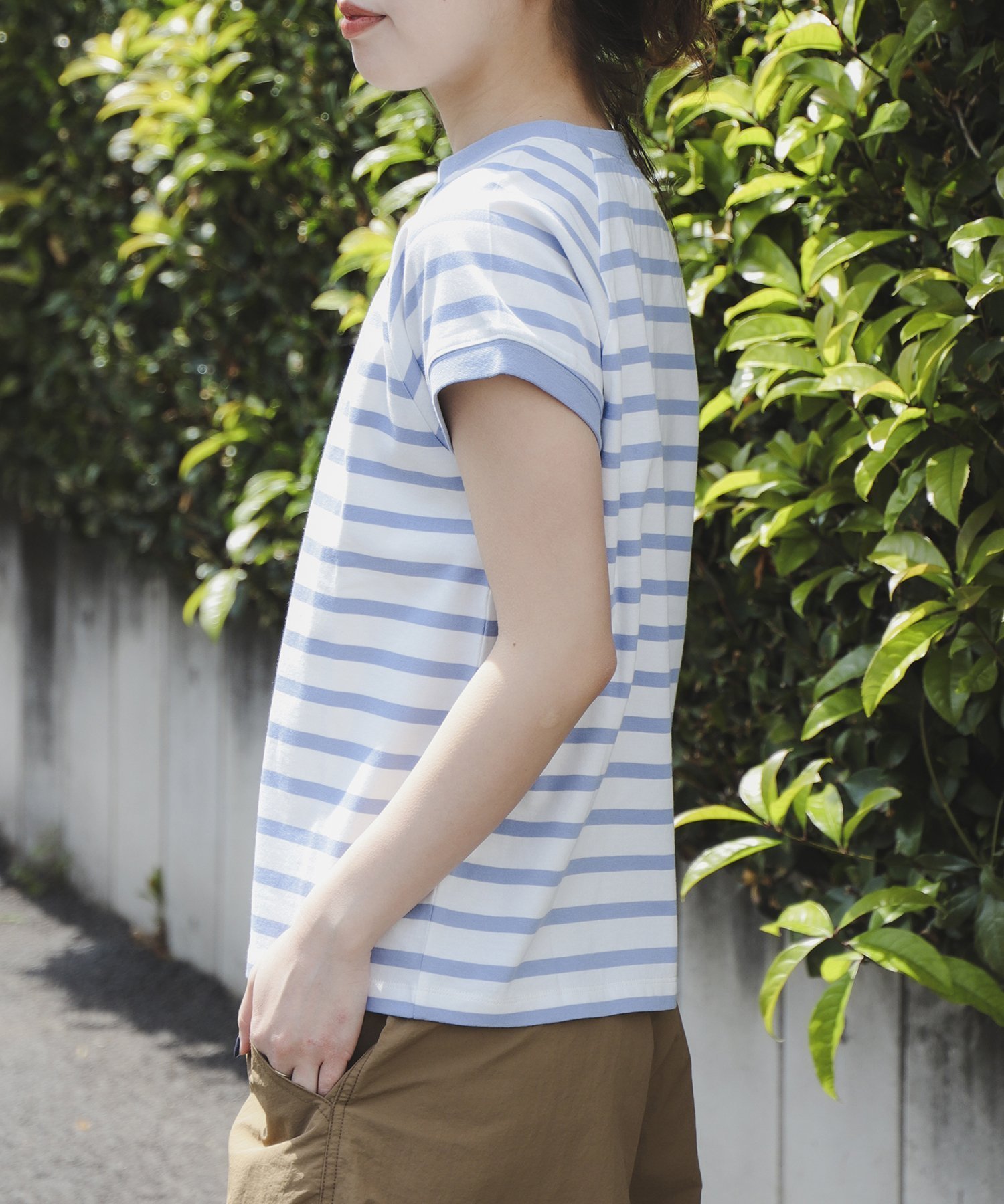 【ビーミングライフストアバイビームス/B:MING LIFE STORE by BEAMS】の【ソフトタッチ/コットン100%/ウォッシャブル/半袖】フレンチ モックネック プルオーバー 25SS お出かけ 体型カバー 着痩せ インテリア・キッズ・メンズ・レディースファッション・服の通販 founy(ファニー) 　ファッション　Fashion　レディースファッション　Ladies' Fashion Online　トップス・カットソー　Tops/Tshirt　プルオーバー　Pullover　ウォッシャブル　Washable　カーゴパンツ　Cargo Pants　コンパクト　Compact　スラックス　Slacks　スリーブ　Sleeve　デニム　Denim　バランス　Balance　フレンチ　French　ボトム　Bottom　半袖　Short Sleeve　モックネック　Mock Neck　エレガント 上品　Elegant　2025年　2025　2025春夏・S/S　Ss,Spring/Summer,2025　OFF_WHITE*SAX|ID: prp329100004529338 ipo3291000000032655129