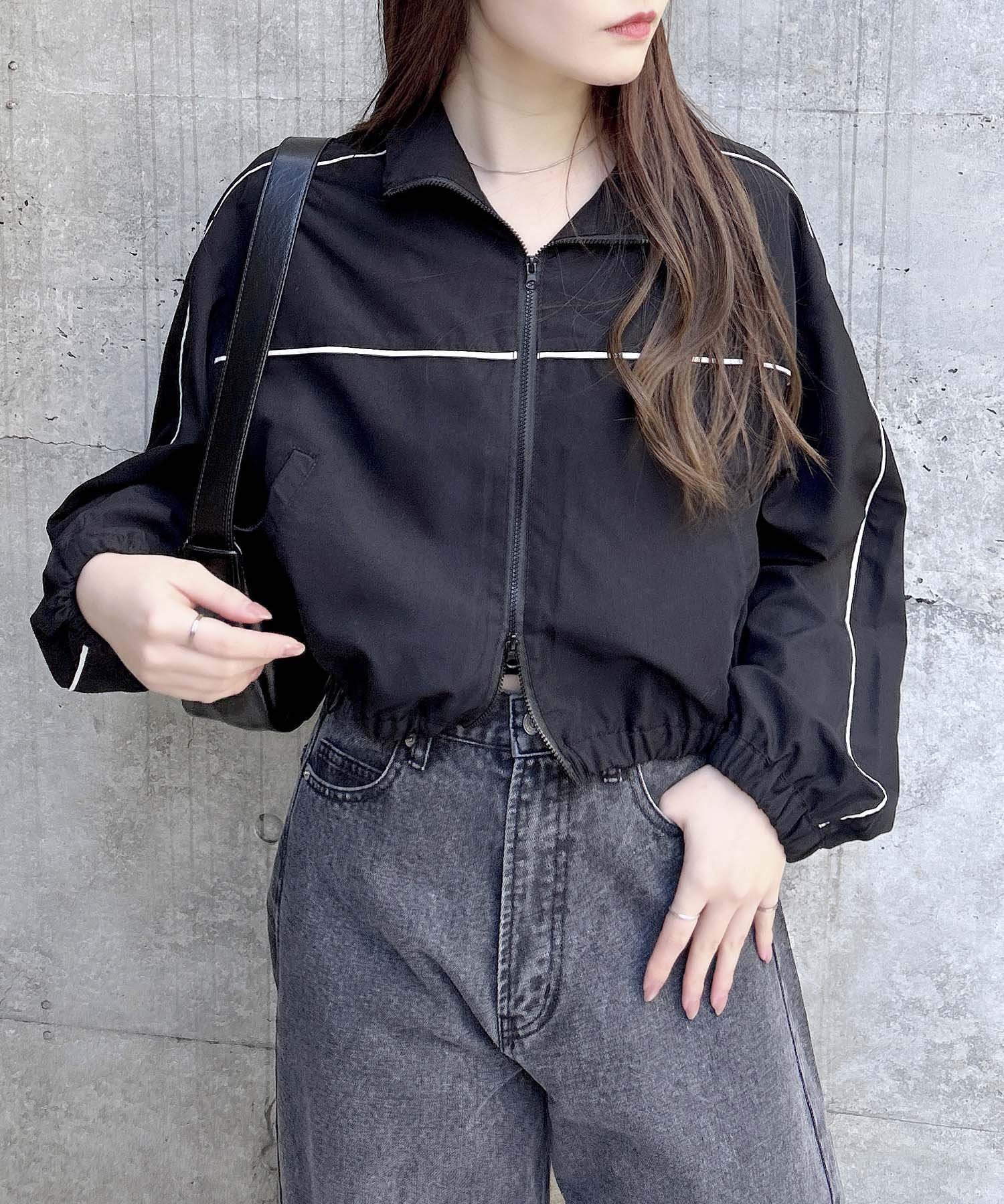 【イング/INGNI】のINGNI/配色パイピングブルゾン インテリア・キッズ・メンズ・レディースファッション・服の通販 founy(ファニー) 　ファッション　Fashion　レディースファッション　WOMEN　アウター　Coat Outerwear　ブルゾン　Blouson/Jackets　コンパクト　Compact　ショート　Short　スポーツ　Sports　スマホ　Smartphone　パイピング　Piping　フレア　Flare　ブルゾン　Blouson　ポケット　Pocket　羽織　Haori　おすすめ　Recommend　クロ|ID: prp329100004529350 ipo3291000000032084767