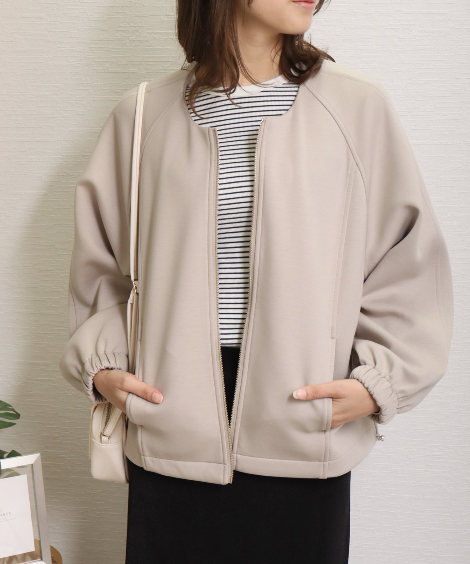 【その他のブランド/Other】のダンボールポンチ ノーカラーギャザーブルゾン インテリア・キッズ・メンズ・レディースファッション・服の通販 founy(ファニー) 　ファッション　Fashion　レディースファッション　WOMEN　アウター　Coat Outerwear　ブルゾン　Blouson/Jackets　切替　Switching　定番　Standard　ブルゾン　Blouson　ポケット　Pocket　おすすめ　Recommend　エレガント 上品　Elegant　ベージュ|ID: prp329100004529353 ipo3291000000032024569