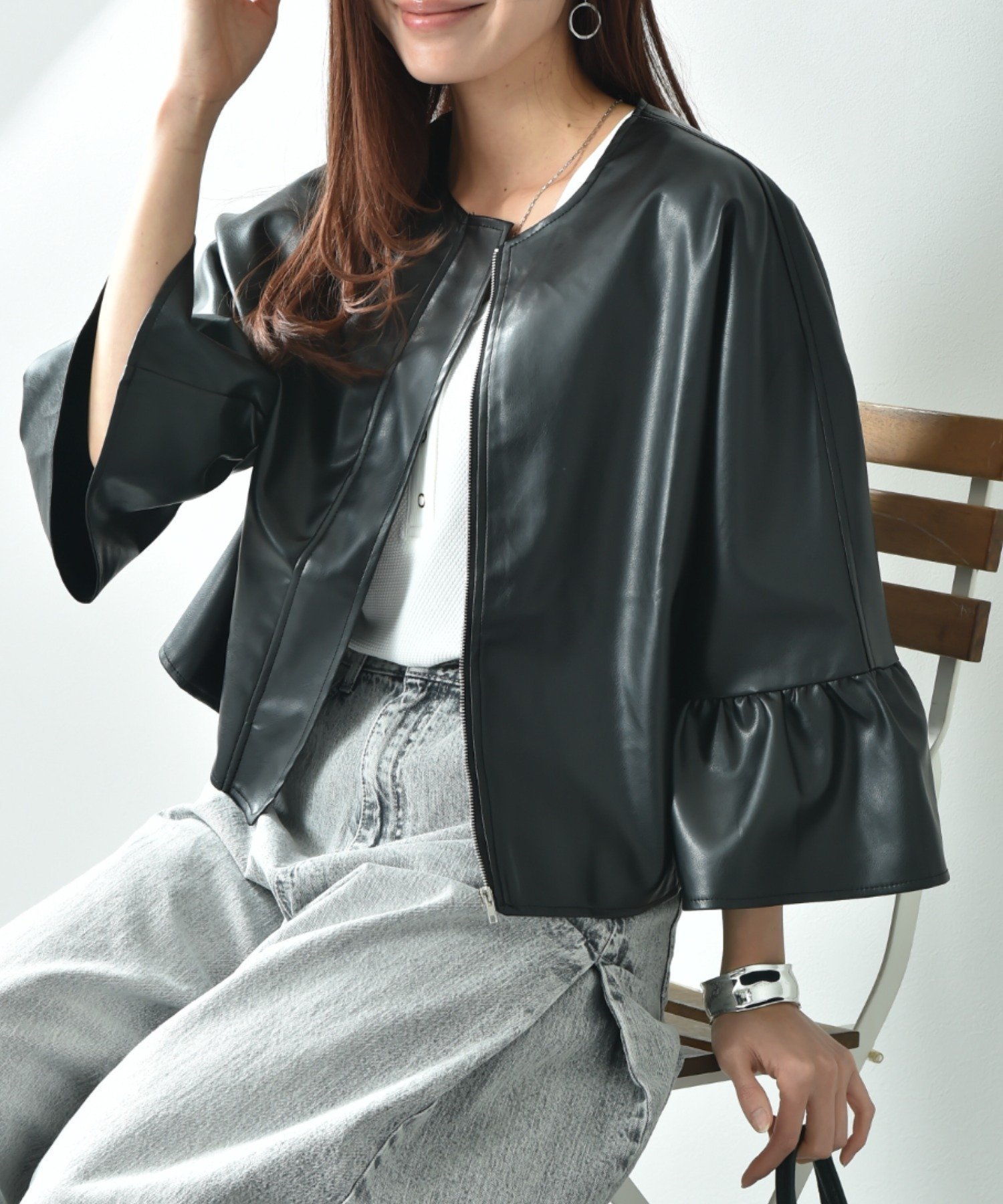 【インタープラネット/INTERPLANET】のフェイクレザーフリルスリーブジャケット インテリア・キッズ・メンズ・レディースファッション・服の通販 founy(ファニー) 　ファッション　Fashion　レディースファッション　WOMEN　アウター　Coat Outerwear　ジャケット　Jackets　フェイクレザー　Faux Leather　フェミニン　Feminine　フリル　Frills　フロント　Front　ブルゾン　Blouson　ベーシック　Basic　レース　Race　今季　This Season　ブラック|ID: prp329100004529398 ipo3291000000032024758
