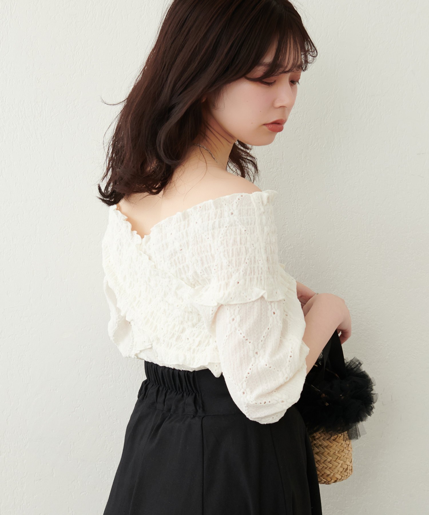 【ナチュラルクチュール/natural couture】の【WEB限定】アイレットカットレースクロスオフショルプルオーバー インテリア・キッズ・メンズ・レディースファッション・服の通販 founy(ファニー) 　ファッション　Fashion　レディースファッション　WOMEN　トップス・カットソー　Tops/Tshirt　プルオーバー　Pullover　2025年　2025　2025春夏・S/S　Ss,Spring/Summer,2025　おすすめ　Recommend　オフショル　Off Shoulder　シャーリング　Shirring　シンプル　Simple　デコルテ　Decolletage　デニム　Denim　フェミニン　Feminine　ボトム　Bottom　ポケット　Pocket　マーメイド　Mermaid　レース　Race　エレガント 上品　Elegant　オフホワイト|ID: prp329100004529431 ipo3291000000032024891