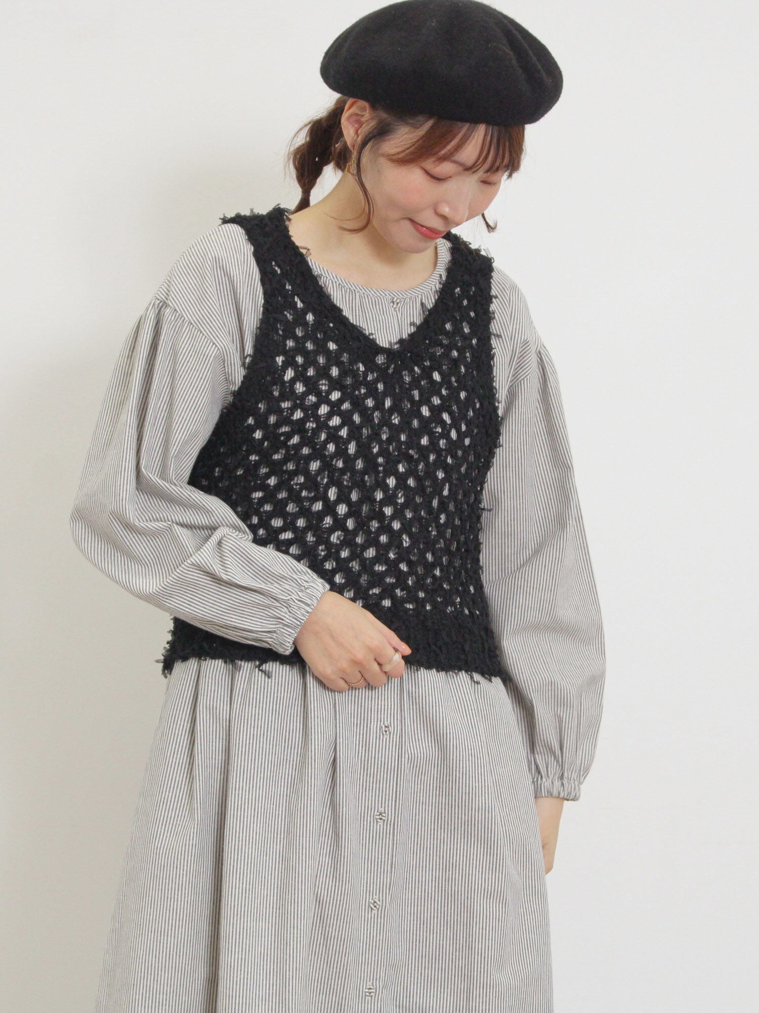 【サマンサモスモス/Samansa Mos2】の透かし柄ニットビスチェ インテリア・キッズ・メンズ・レディースファッション・服の通販 founy(ファニー) 　ファッション　Fashion　レディースファッション　WOMEN　トップス・カットソー　Tops/Tshirt　ニット　Knit Tops　ビスチェ　Bustier　ビスチェ　Bustier　ワンポイント　One Point　透かし　Watermark　ブラック|ID: prp329100004529443 ipo3291000000032024937