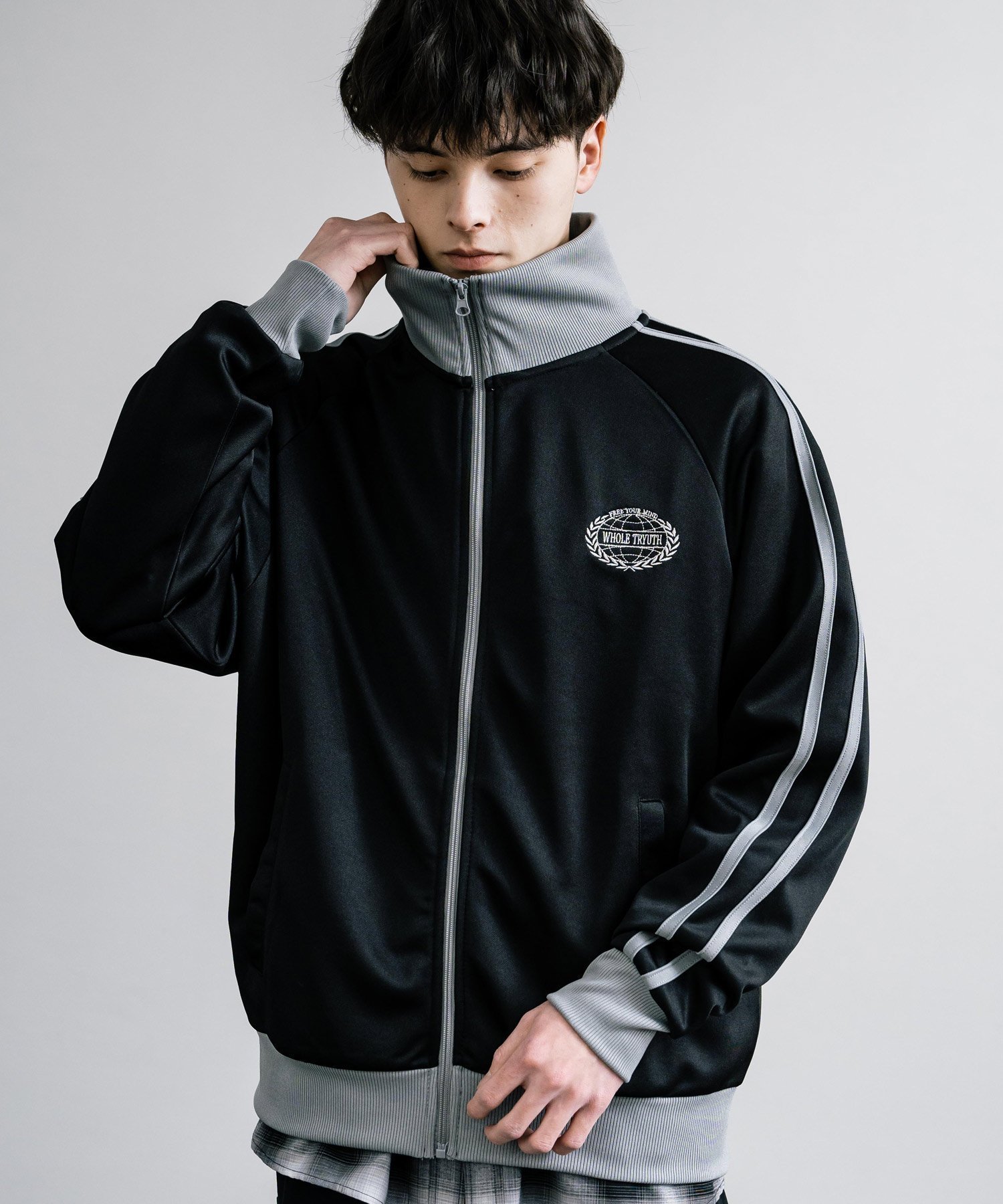 【ロッキーモンロー/Rocky Monroe】のエステルダンボール サイドラインワンポイントロゴ刺繍トラックジャケット 人気、トレンドファッション・服の通販 founy(ファニー) 　ファッション　Fashion　レディースファッション　WOMEN　アウター　Coat Outerwear　ジャケット　Jackets　ジャケット　Jacket　スポーティ　Sporty　スマート　Smart　ドレープ　Drape　ハイネック　High Neck　ポケット　Pocket　ワンポイント　One Point　切替　Switching　 other-1|ID: prp329100004529445 ipo3291000000032379444