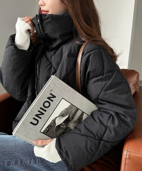 【アンドミー/andme】のダイヤ キルティング フェイクダウン ジャケット 人気、トレンドファッション・服の通販 founy(ファニー) ファッション Fashion レディースファッション Fashion for Women アウター Coat / Outerwear Collection レディースジャケット・軽アウター Jackets おすすめ Recommended / Our Picks キルティング Quilted, Quilting キルト Quilt, Quilted Fabric ジャケット Jacket, Outerwear トレンド Trend, Trending Now ドローコード Drawcord, Drawstring Cord ハイネック High Neck, Mock Neck ブラウジング Blouson Silhouette, Cinched Waist ポケット Pocket, Pocket Detail 防寒 Cold Protection, Winter-Ready |ID:prp329100004529871
