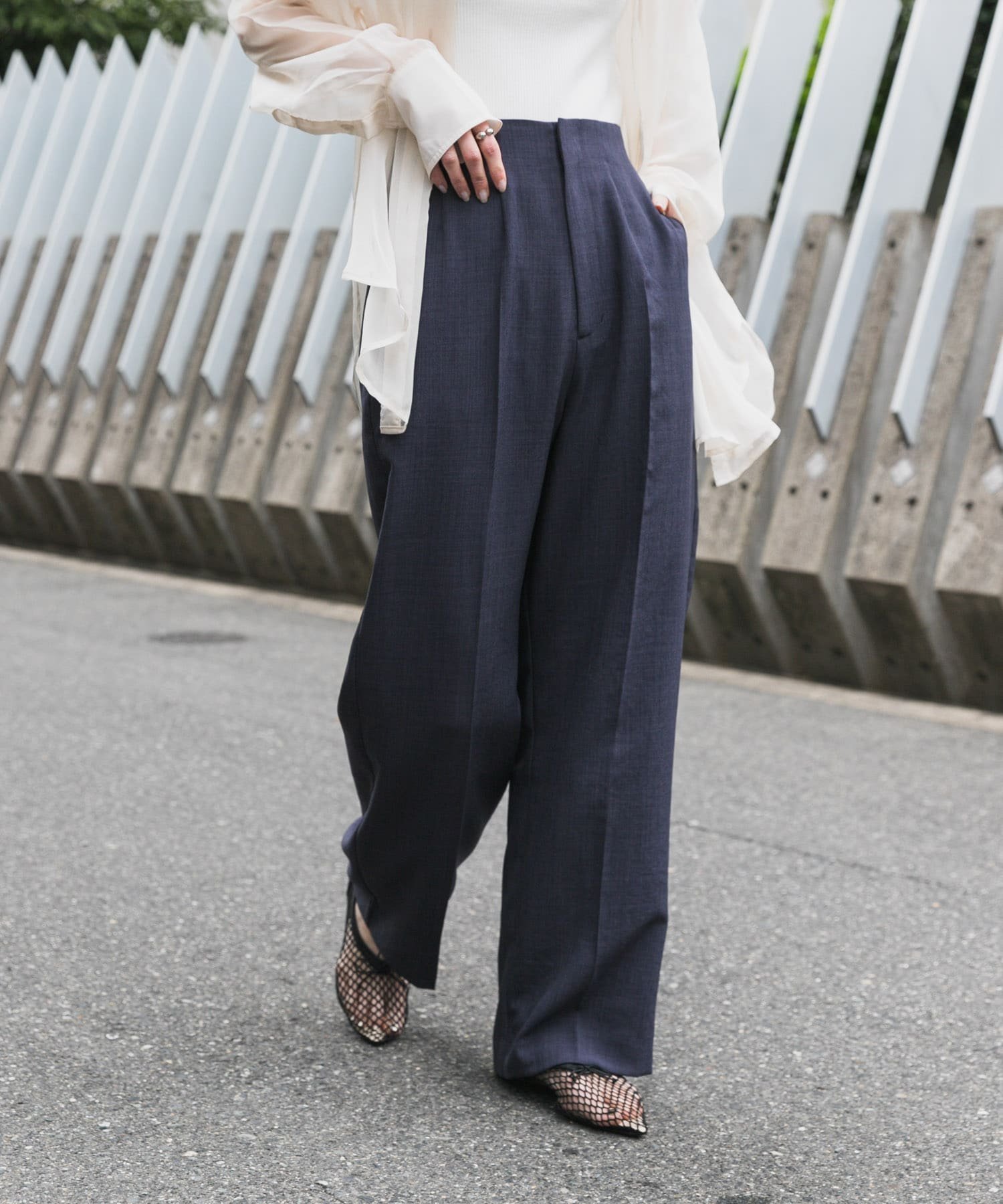 【センスオブプレイス/SENSE OF PLACE by URBAN RESEARCH】の『UR TECH DRYLUXE』リネンライクワイドパンツ インテリア・キッズ・メンズ・レディースファッション・服の通販 founy(ファニー) 　ファッション　Fashion　レディースファッション　WOMEN　パンツ　Pants　吸水　Water Absorption　センター　Center　ワイド　Wide　S/S・春夏　Ss・Spring/Summer　夏　Summer　エレガント 上品　Elegant　2025年　2025　2025春夏・S/S　Ss,Spring/Summer,2025　NAVY|ID: prp329100004529906 ipo3291000000032027208
