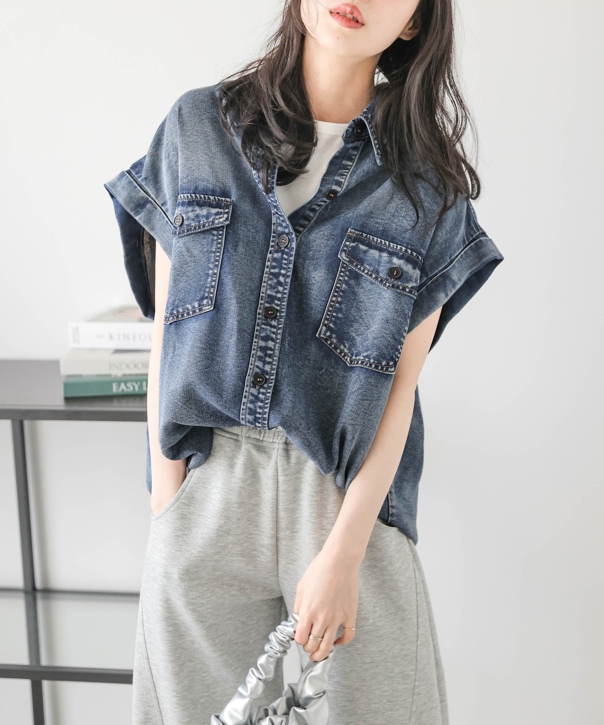 【ラジュール/Lajour】のフレンチスリーブデニムシャツ インテリア・キッズ・メンズ・レディースファッション・服の通販 founy(ファニー) 　ファッション　Fashion　レディースファッション　Fashion for Women　トップス・カットソー　Cut & Sew Tops　シャツ・ブラウス・オフィスカジュアル　Elegant Blouses & Button-Ups　デニム　Denim, Jeans Material　ラウンド　Round, Round Neck　ルーズ　Loose, Oversized　エレガント 上品　Elegant　定番　Standard, Basic Item　ブルー|ID: prp329100004529916 ipo3291000000033365786