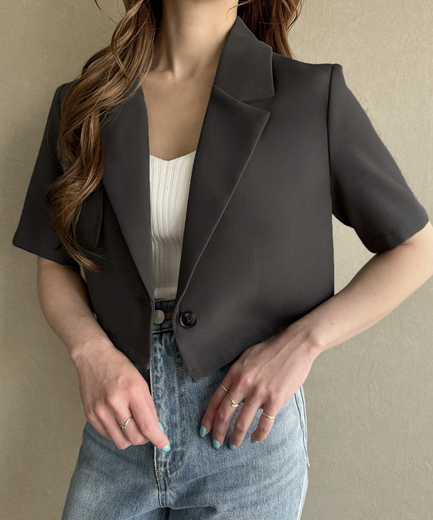【ジュノア/JUNOAH】の半袖ショートテーラードジャケット インテリア・キッズ・メンズ・レディースファッション・服の通販 founy(ファニー) 　ファッション　Fashion　レディースファッション　Fashion for Women　アウター　Coat / Outerwear Collection　レディースジャケット・軽アウター　Jackets　テーラードジャケット / 通勤・きれいめスタイル　Tailored Jackets & Blazers　半袖　Short Sleeve, Half Sleeve　ダークグレー|ID: prp329100004530000 ipo3291000000033473591
