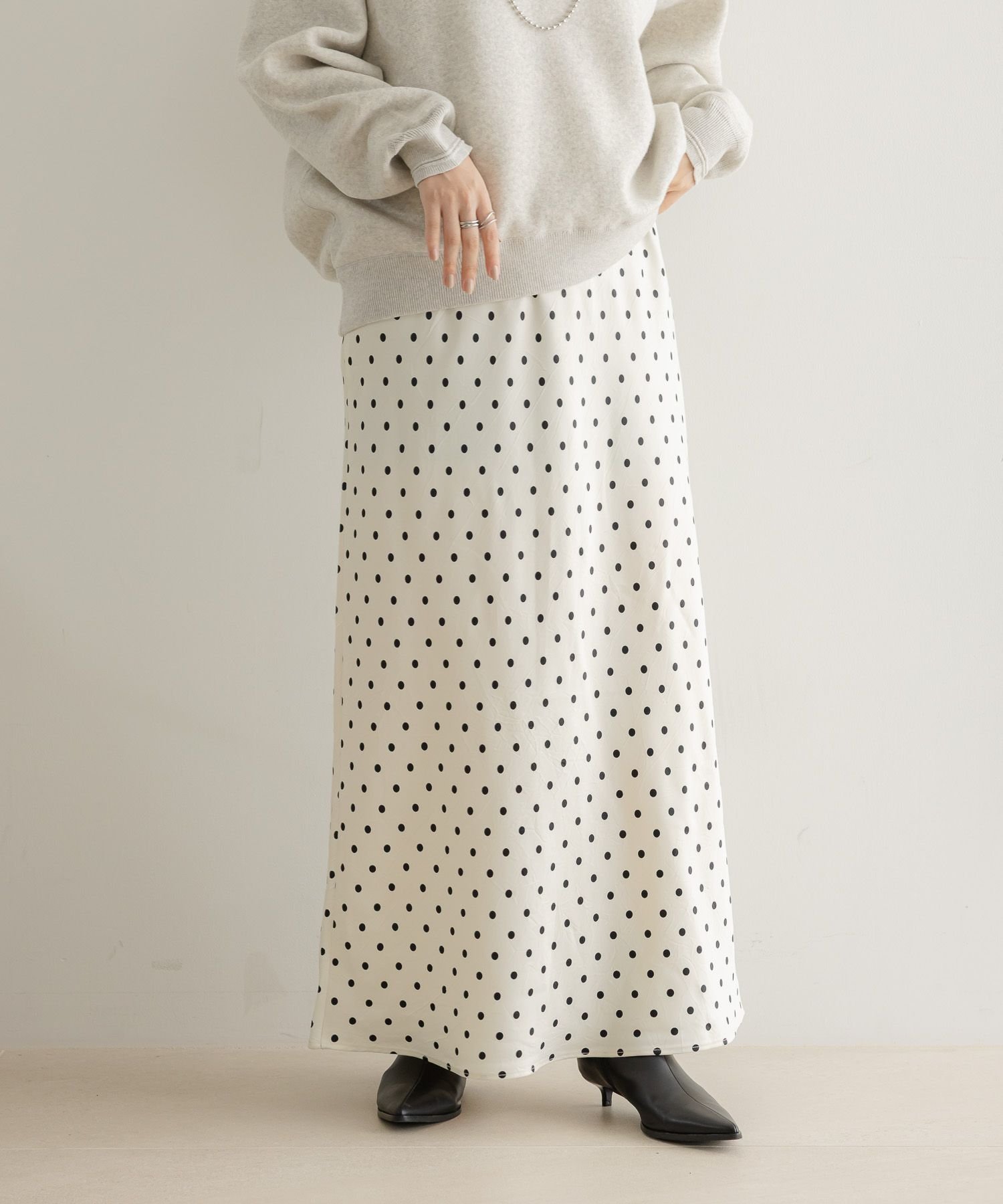 【ローリーズファーム/LOWRYS FARM】のストレッチサテンスカート インテリア・キッズ・メンズ・レディースファッション・服の通販 founy(ファニー) 　ファッション　Fashion　レディースファッション　Fashion for Women　スカート　Skirts　カットソー　Cut and Sewn Top　サテン　Satin, Glossy Fabric　バイアス　Bias, Diagonal Cut　バランス　Balance, Style Balance　フィット　Fit, Slim Fit　フレア　Flare, Flared　エレガント 上品　Elegant　アイボドット|ID: prp329100004530082 ipo3291000000033898776