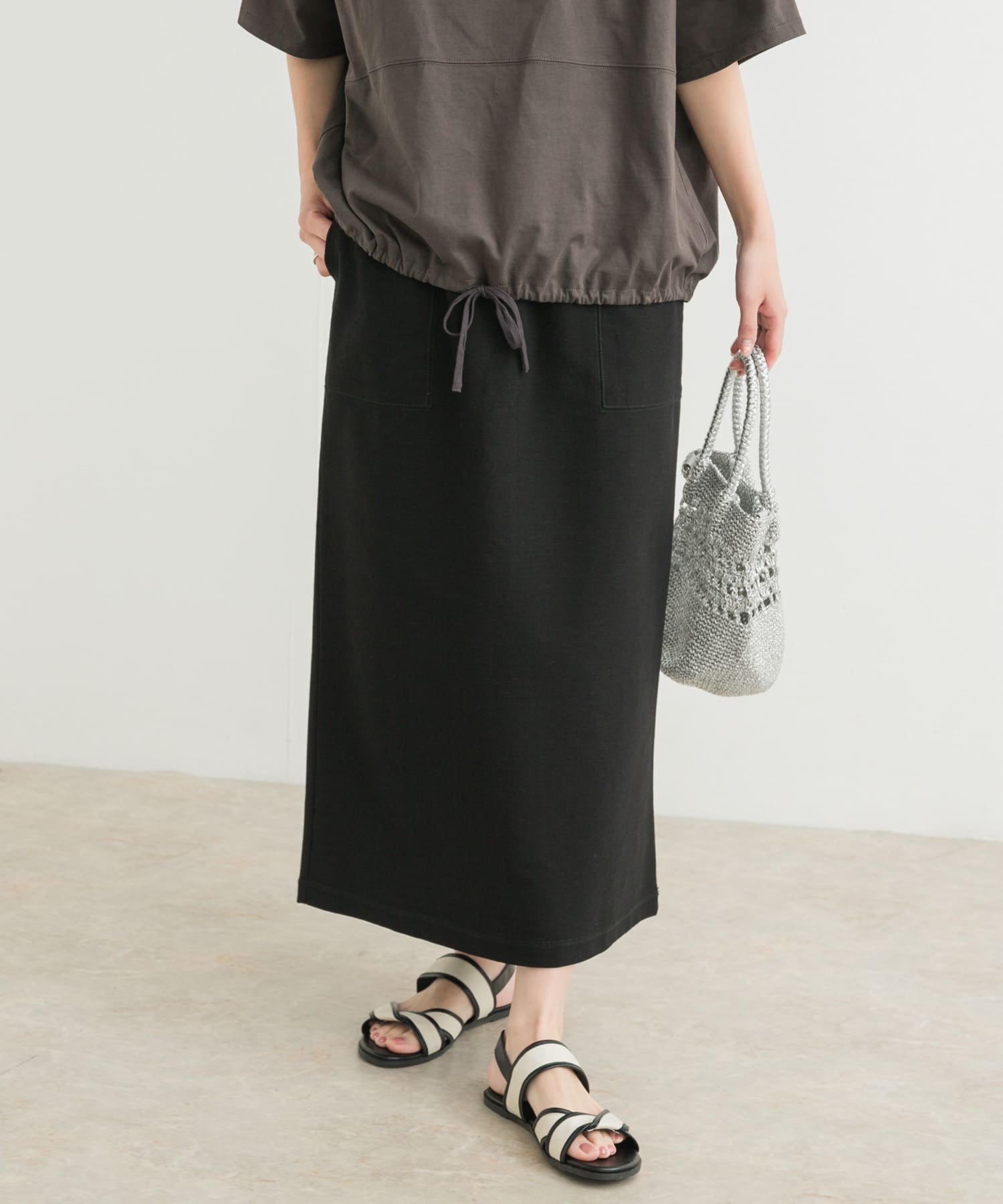 【アーバンリサーチ ドアーズ/URBAN RESEARCH DOORS】のサイドポケットカットストレートスカート 人気、トレンドファッション・服の通販 founy(ファニー) 　ファッション　Fashion　レディースファッション　WOMEN　スカート　Skirt　2025年　2025　2025春夏・S/S　Ss,Spring/Summer,2025　ストレート　Straight　ポケット　Pocket　エレガント 上品　Elegant　夏　Summer　S/S・春夏　Ss・Spring/Summer　 other-1|ID: prp329100004530142 ipo3291000000032264567