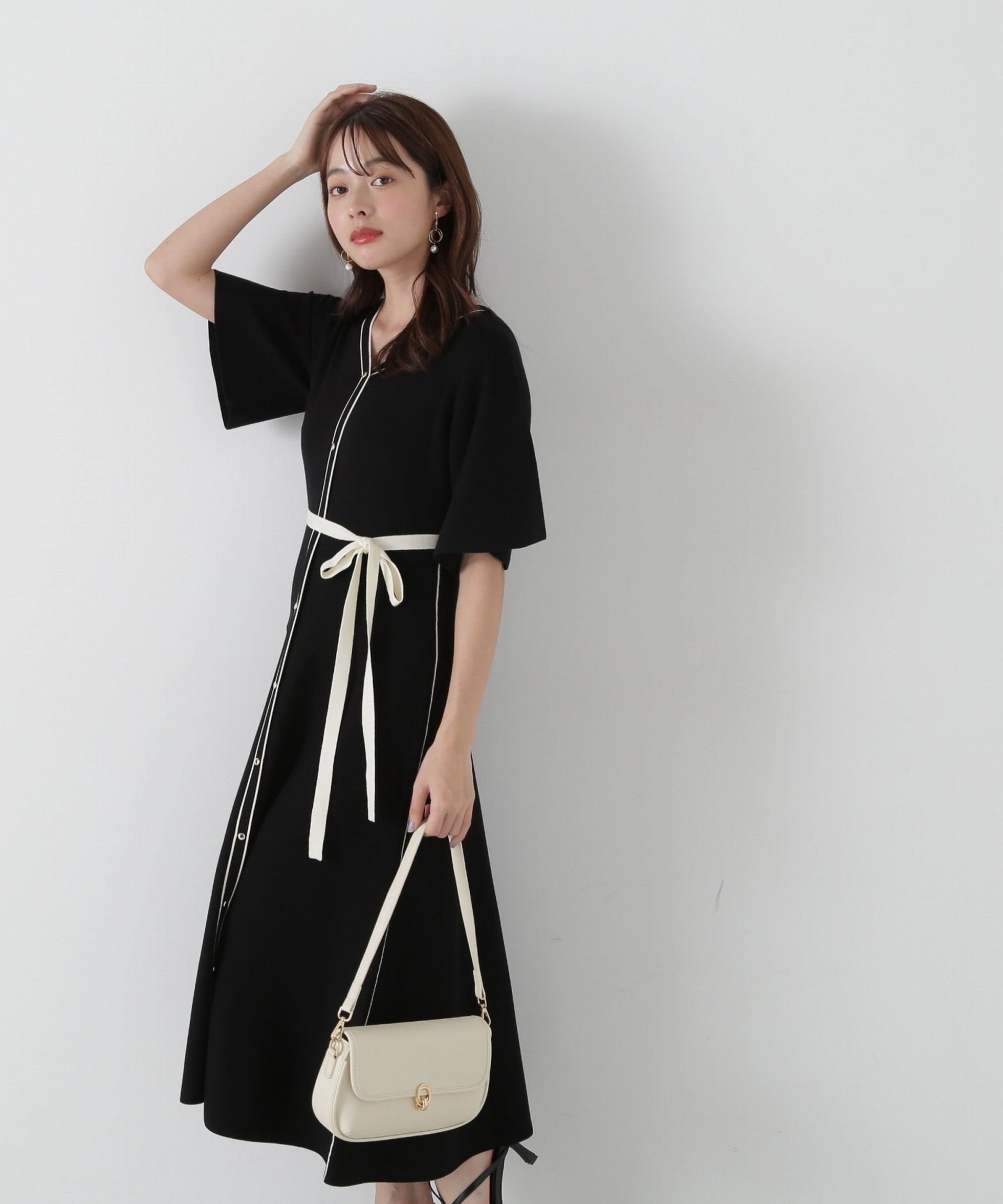 【プロポーション ボディドレッシング/PROPORTION BODY DRESSING】の金ボタンニットワンピース インテリア・キッズ・メンズ・レディースファッション・服の通販 founy(ファニー) 　ファッション　Fashion　レディースファッション　WOMEN　ワンピース　Dress　ニットワンピース　Knit Dresses　スリーブ　Sleeve　フィット　Fit　フレア　Flare　リボン　Ribbon　ブラック×エクリュ|ID: prp329100004530342 ipo3291000000032028990