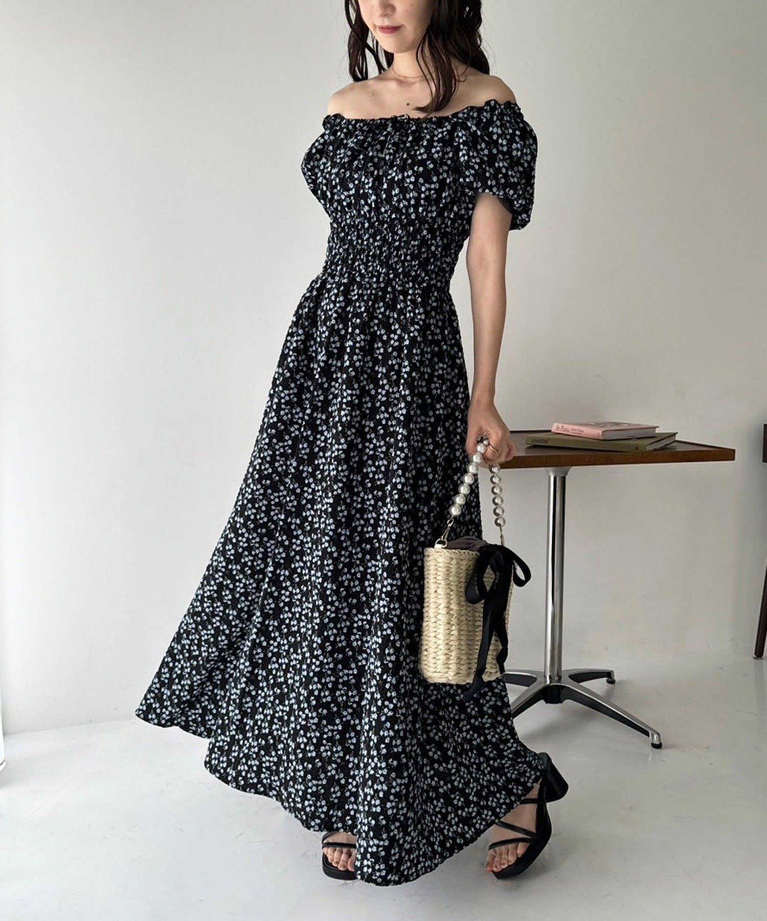 【ナイスクラップ/NICE CLAUP】の【全骨格細見え】シャーリング半袖ワンピ S/M展開 インテリア・キッズ・メンズ・レディースファッション・服の通販 founy(ファニー) 　ファッション　Fashion　レディースファッション　Ladies' Fashion Online　ワンピース　Dress　2025年　2025　2025春夏・S/S　Ss,Spring/Summer,2025　おすすめ　Recommend　オフショルダー　Off Shoulder　キャップ　Cap　サンダル　Sandals　シャーリング　Shirring　シューズ　Shoes　スニーカー　Sneakers　バレエ　Ballet　フィット　Fit　ロング　Long　半袖　Short Sleeve　夏　Summer　ブラック系その他|ID: prp329100004530484 ipo3291000000032527639