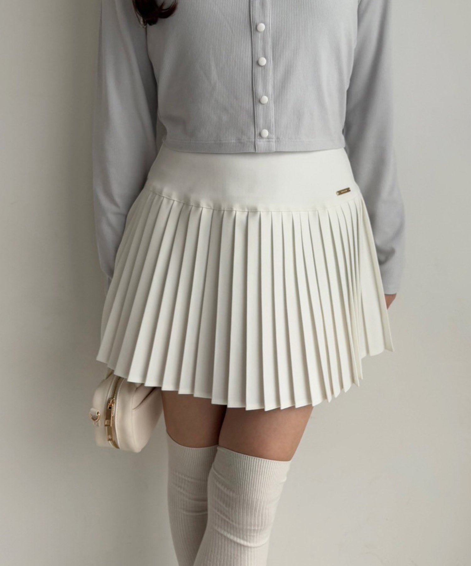 【ナイスクラップ/NICE CLAUP】のプレート付きプリーツミニスカート インテリア・キッズ・メンズ・レディースファッション・服の通販 founy(ファニー) 　ファッション　Fashion　レディースファッション　Ladies' Fashion Online　スカート　Skirt　ミニスカート　Mini Skirts　プリーツ　Pleats　プレート　Plate　ミニスカート　Mini Skirt　オフホワイト|ID: prp329100004530569 ipo3291000000032527054