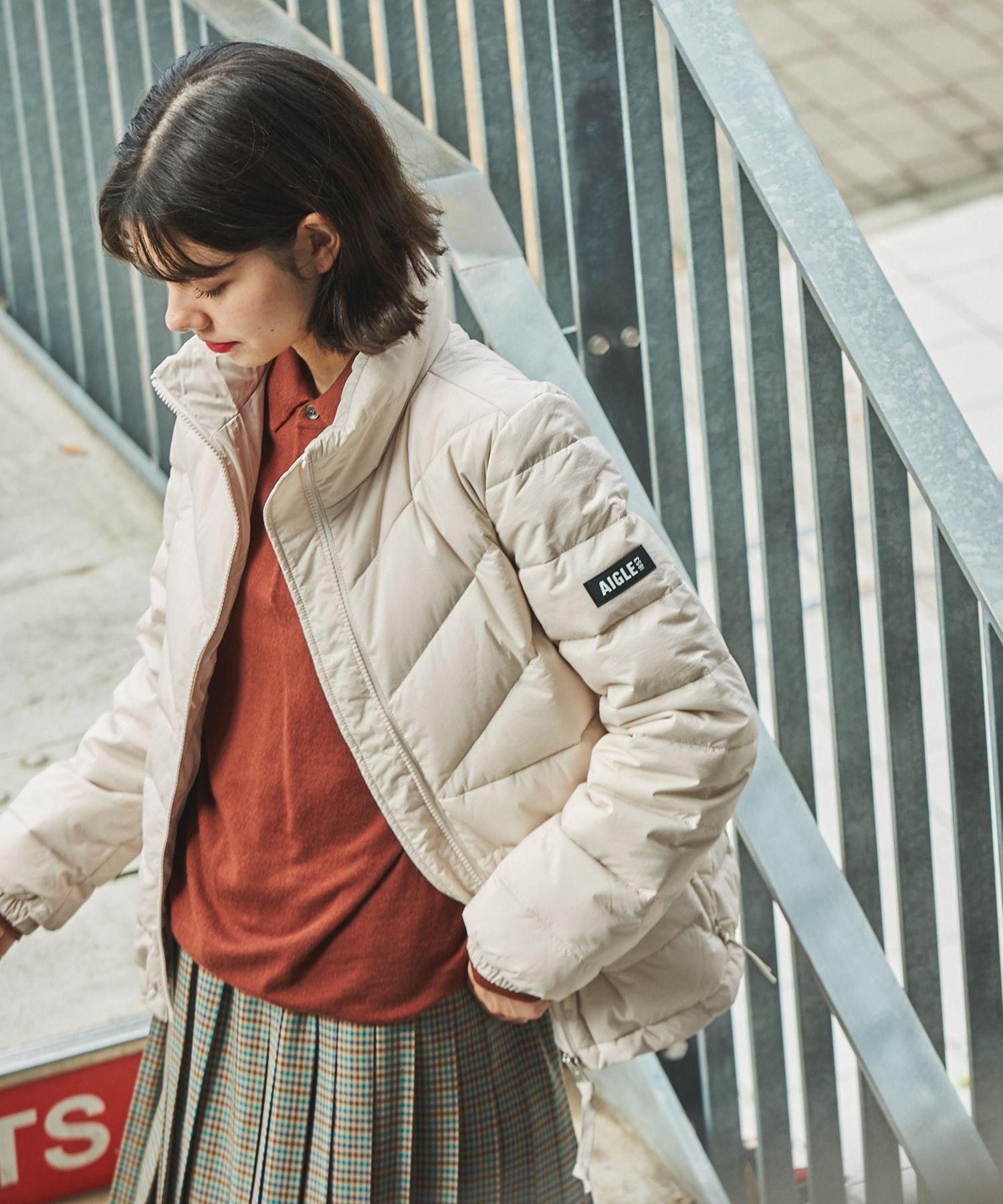 【エーグル/AIGLE】の撥水 ショート丈 スタンドジップ プレミアムグースダウンジャケット RP インテリア・キッズ・メンズ・レディースファッション・服の通販 founy(ファニー) 　ファッション　Fashion　レディースファッション　Ladies' Fashion Online　アウター　Coat Outerwear　ジャケット　Jackets　おすすめ　Recommend　アウトドア　Outdoor　キルティング　Quilting　ショート　Short　シンプル　Simple　ジャケット　Jacket　スクエア　Square　ダウン　Down　フィット　Fit　ブルゾン　Blouson　レギュラー　Regular　ビジネス 仕事 通勤　Business　防寒　Cold Protection　オフホワイト|ID: prp329100004530609 ipo3291000000032647185
