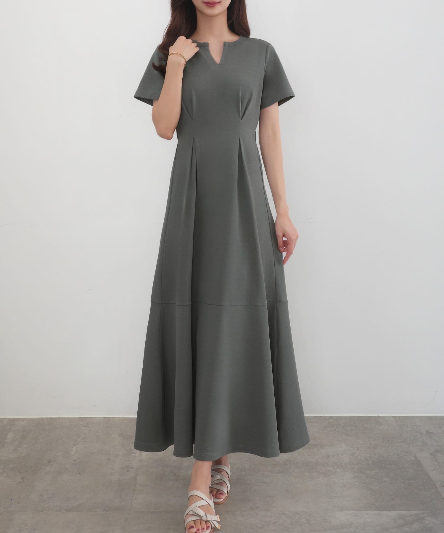 【ジュノア/JUNOAH】のCENEA キーネックタックデザインワンピース インテリア・キッズ・メンズ・レディースファッション・服の通販 founy(ファニー) 　ファッション　Fashion　レディースファッション　Ladies' Fashion Online　ワンピース　Dress　グレー|ID: prp329100004530628 ipo3291000000032625797
