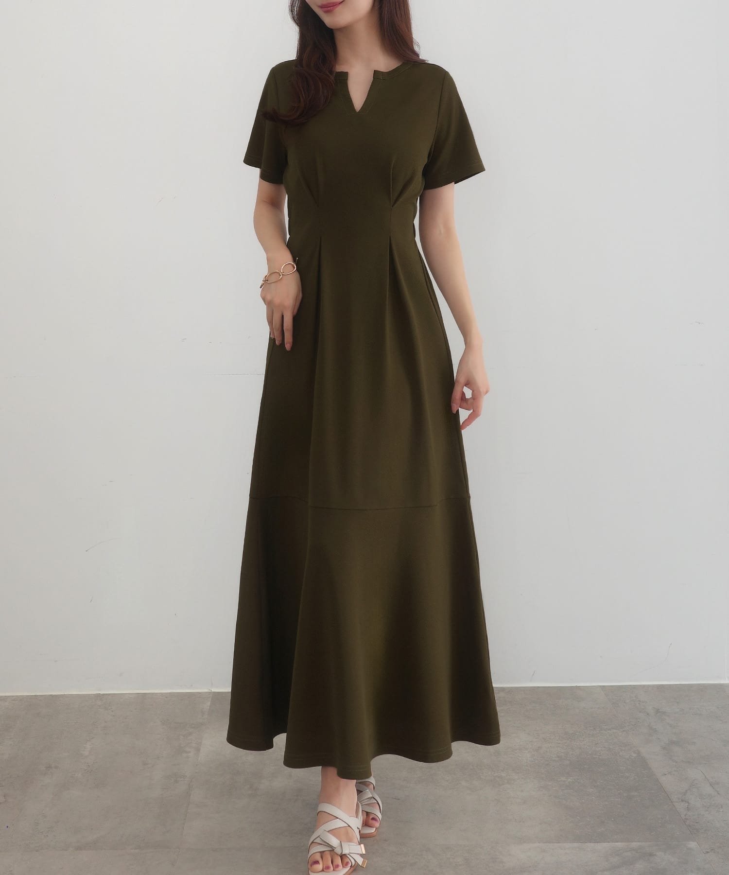 【ジュノア/JUNOAH】のCENEA キーネックタックデザインワンピース インテリア・キッズ・メンズ・レディースファッション・服の通販 founy(ファニー) 　ファッション　Fashion　レディースファッション　Ladies' Fashion Online　ワンピース　Dress　カーキ|ID: prp329100004530628 ipo3291000000032625798