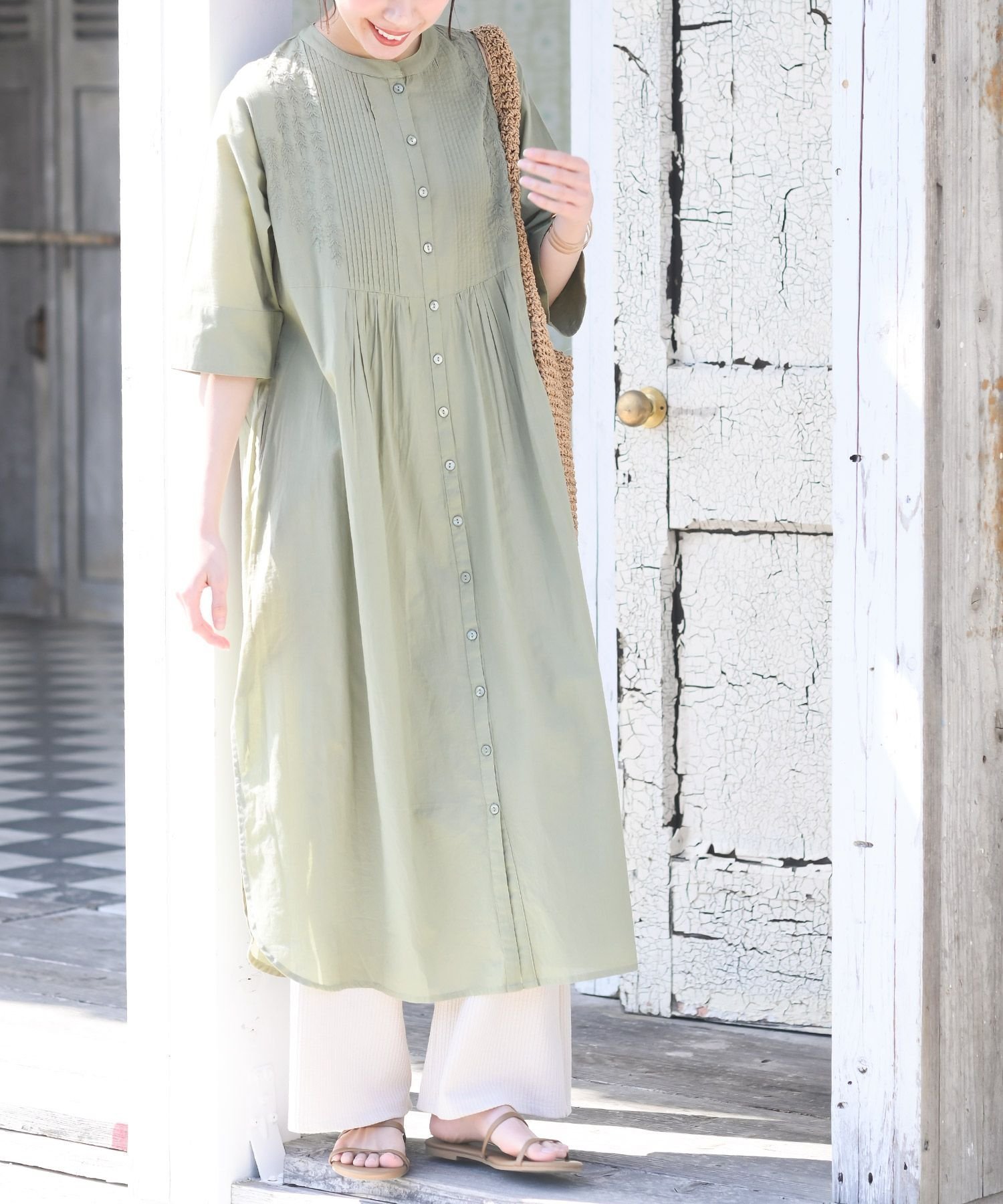 【アールピーエス/rps】の刺繍*ピンタックバンドカラーシャツワンピース 人気、トレンドファッション・服の通販 founy(ファニー) 　ファッション　Fashion　レディースファッション　WOMEN　ワンピース　Dress　シャツワンピース　Shirt Dresses　シャツワンピ　Shirt Dress　スリット　Slit　エレガント 上品　Elegant　再入荷　Restock/Back In Stock/Re Arrival　 other-1|ID: prp329100004530813 ipo3291000000032030972