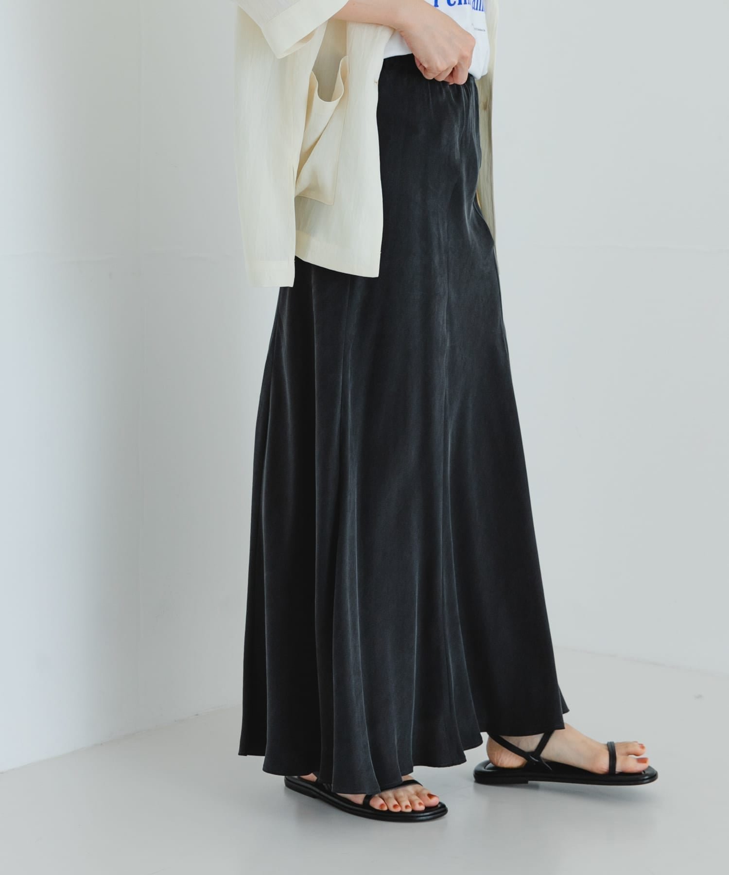 【アーバンリサーチ/URBAN RESEARCH】の『MADE IN JAPAN』キュプラフィブリルロングスカート インテリア・キッズ・メンズ・レディースファッション・服の通販 founy(ファニー) 　ファッション　Fashion　レディースファッション　Fashion for Women　スカート　Skirts　ロングスカート　Long Skirts / Maxi & Midi Skirts　2025年　2025　2025春夏・S/S　Spring/Summer 2025 SS25　キュプラ　Cupro, Eco Fabric　バイアス　Bias, Diagonal Cut　フレア　Flare, Flared　夏　Summer　定番　Standard, Basic Item　日本製　Made In Japan　S/S・春夏　SS, Spring/Summer, Warm Season　CHARCOAL|ID: prp329100004531118 ipo3291000000033799192