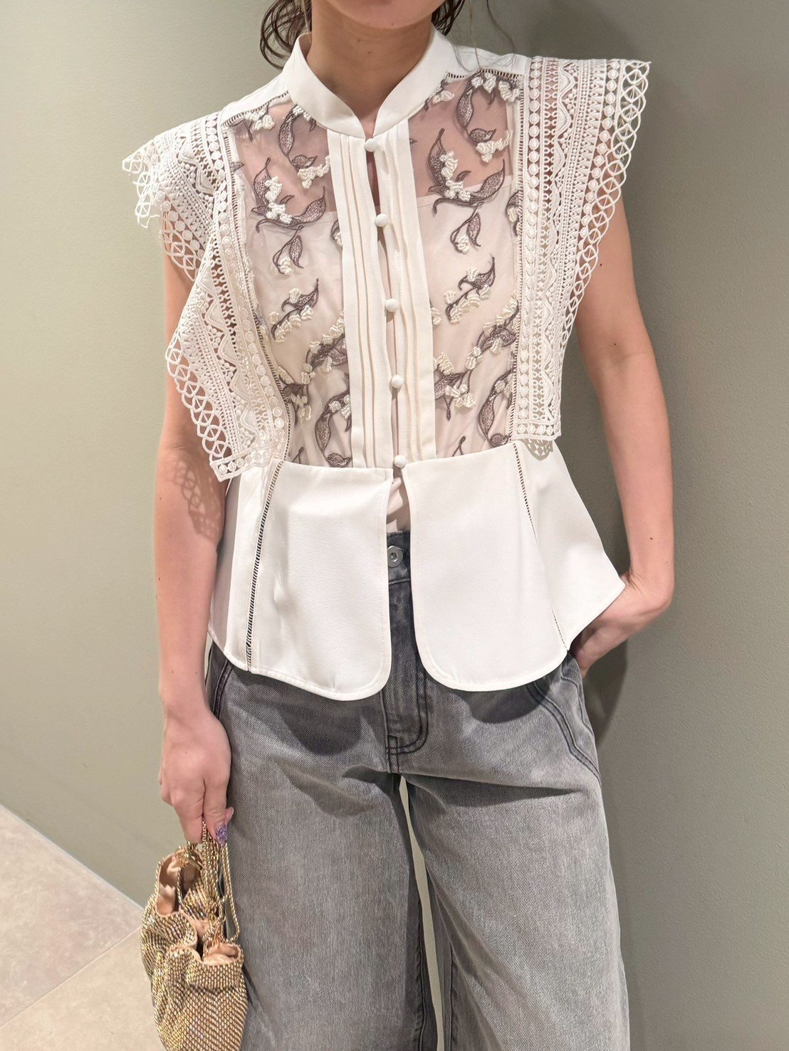 【リリーブラウン/Lily Brown】のLilybellスイッチングブラウス 人気、トレンドファッション・服の通販 founy(ファニー) 　ファッション　Fashion　レディースファッション　Ladies' Fashion Online　トップス・カットソー　Tops/Tshirt　シャツ/ブラウス　Shirts/Blouses　クラシカル　Classical　スカラップ　Scalloped　ペプラム　Peplum　モチーフ　Motif　ラベンダー　Lavender　レース　Race　エレガント 上品　Elegant　人気　Popularity　今季　This Season　定番　Standard　 other-1|ID: prp329100004531208 ipo3291000000032572710