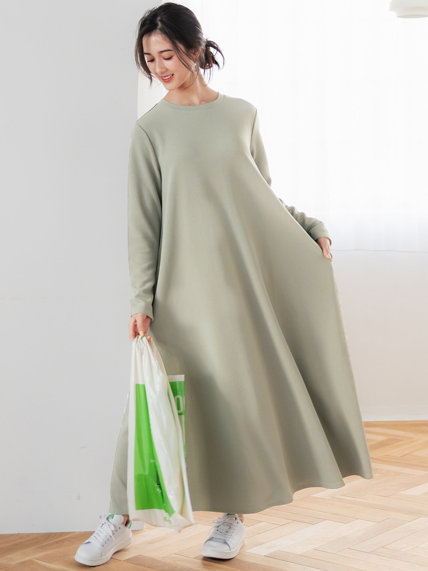 【コカ/COCA】のエンボス加工Aラインフレアワンピース インテリア・キッズ・メンズ・レディースファッション・服の通販 founy(ファニー) 　ファッション　Fashion　レディースファッション　Fashion for Women　ワンピース　Dresses　ポケット　Pocket, Pocket Detail　Khaki|ID: prp329100004531238 ipo3291000000032728978