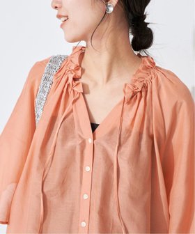 【スローブ イエナ/SLOBE IENA】のシルク混フリルカラー5分袖ブラウス 人気、トレンドファッション・服の通販 founy(ファニー) ファッション Fashion レディースファッション WOMEN トップス・カットソー Tops/Tshirt シャツ/ブラウス Shirts/Blouses 2025年 2025 2025春夏・S/S Ss,Spring/Summer,2025 おすすめ Recommend ギャザー Gather シルク Silk シンプル Simple デニム Denim フリル Frills フレア Flare エレガント 上品 Elegant 人気 Popularity ビジネス 仕事 通勤 Business 夏 Summer |ID:prp329100004531241