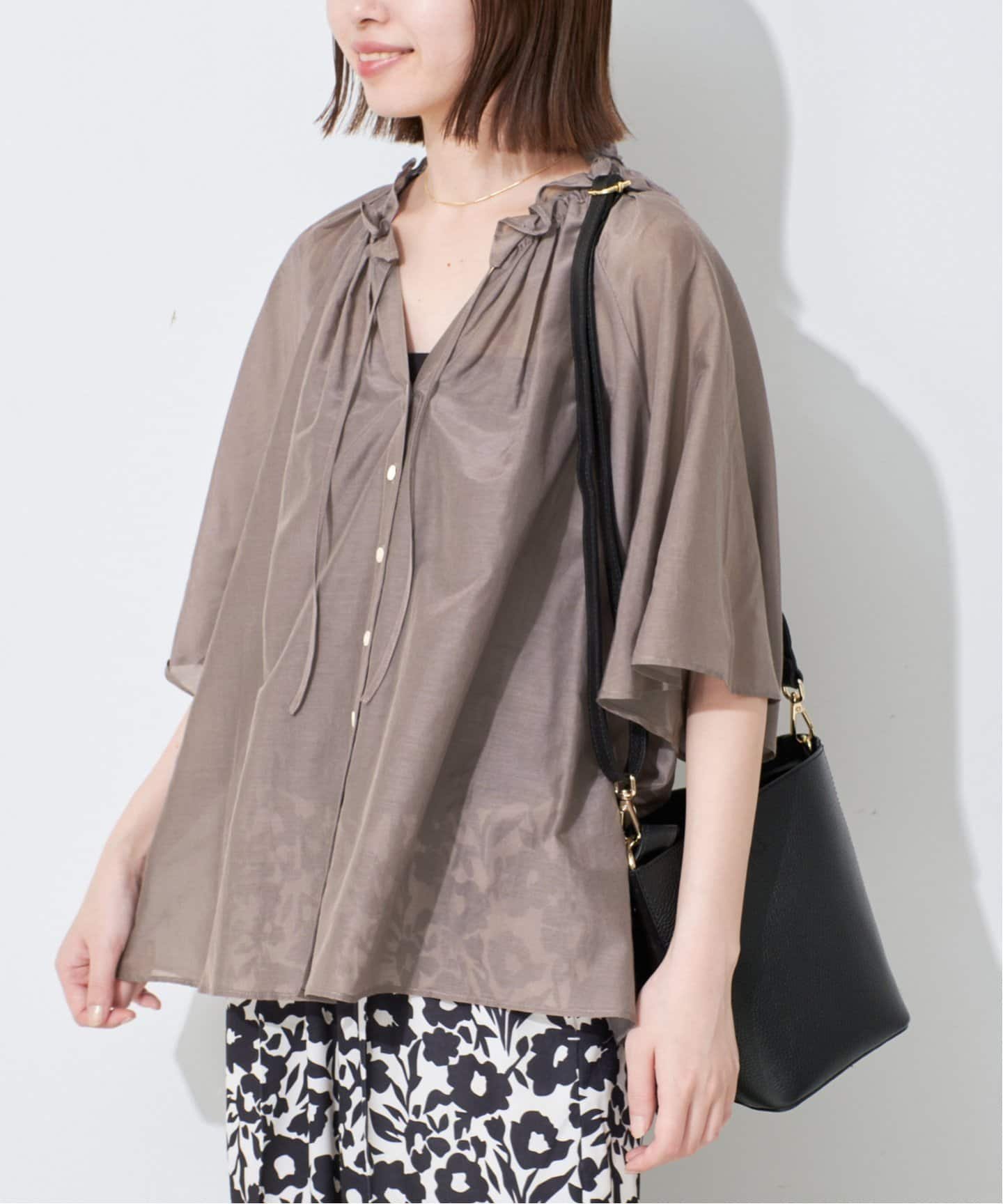【スローブ イエナ/SLOBE IENA】のシルク混フリルカラー5分袖ブラウス インテリア・キッズ・メンズ・レディースファッション・服の通販 founy(ファニー) 　ファッション　Fashion　レディースファッション　WOMEN　トップス・カットソー　Tops/Tshirt　シャツ/ブラウス　Shirts/Blouses　2025年　2025　2025春夏・S/S　Ss,Spring/Summer,2025　おすすめ　Recommend　ギャザー　Gather　シルク　Silk　シンプル　Simple　デニム　Denim　フリル　Frills　フレア　Flare　エレガント 上品　Elegant　人気　Popularity　ビジネス 仕事 通勤　Business　夏　Summer　グレー|ID: prp329100004531241 ipo3291000000032032781
