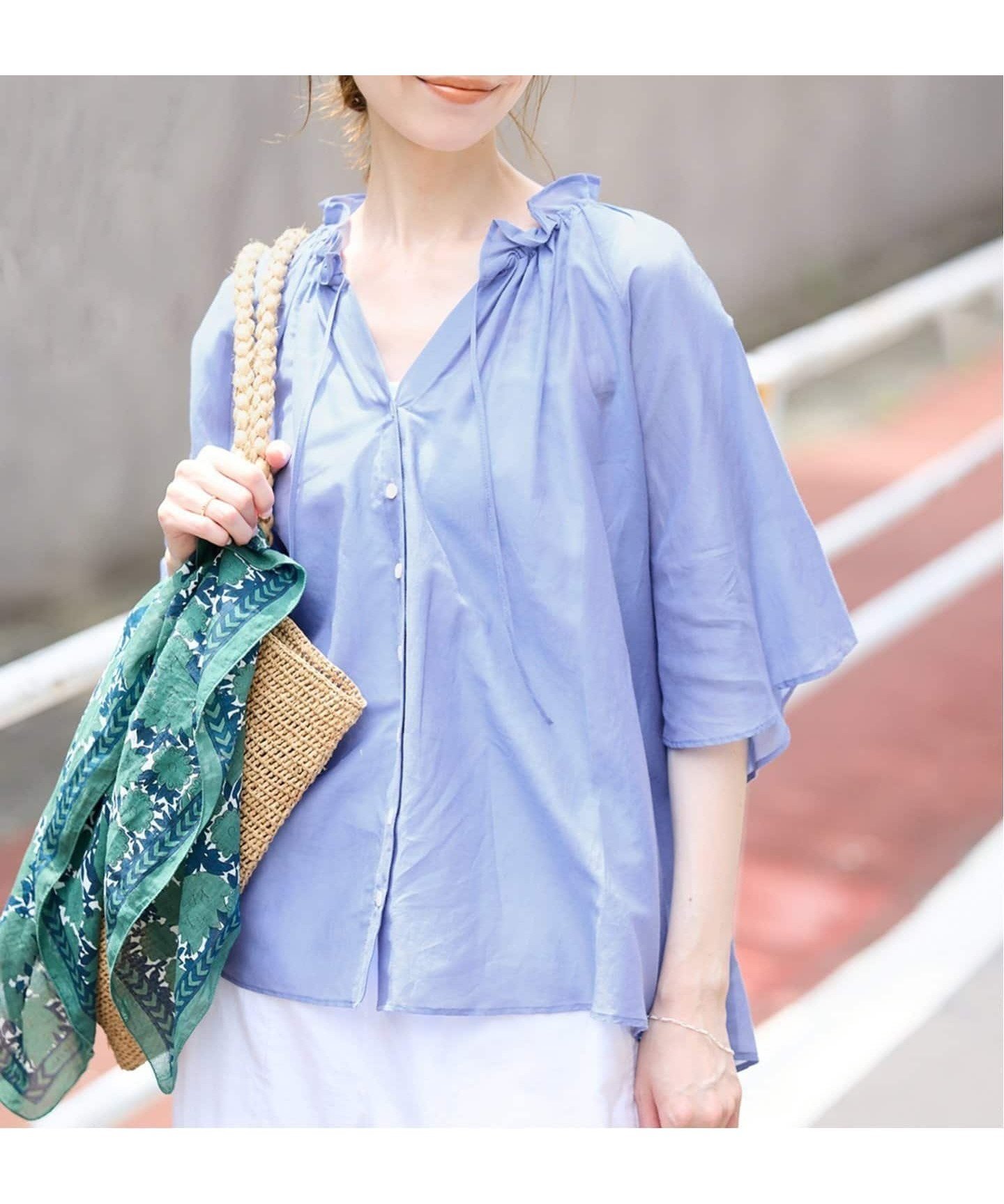 【スローブ イエナ/SLOBE IENA】のシルク混フリルカラー5分袖ブラウス インテリア・キッズ・メンズ・レディースファッション・服の通販 founy(ファニー) 　ファッション　Fashion　レディースファッション　Fashion for Women　トップス・カットソー　Cut & Sew Tops　シャツ・ブラウス・オフィスカジュアル　Elegant Blouses & Button-Ups　2025年　2025　2025春夏・S/S　Spring/Summer 2025 SS25　おすすめ　Recommended / Our Picks　ギャザー　Gathered, Ruffled　シルク　Silk, 100% Silk　シンプル　Simple, Minimal　デニム　Denim, Jeans Material　フリル　Frill, Ruffle　フレア　Flare, Flared　エレガント 上品　Elegant　人気　Popular, Best Seller　ビジネス 仕事 通勤　Business / Work / Commuting　夏　Summer　サックスブルー B|ID: prp329100004531241 ipo3291000000032743164