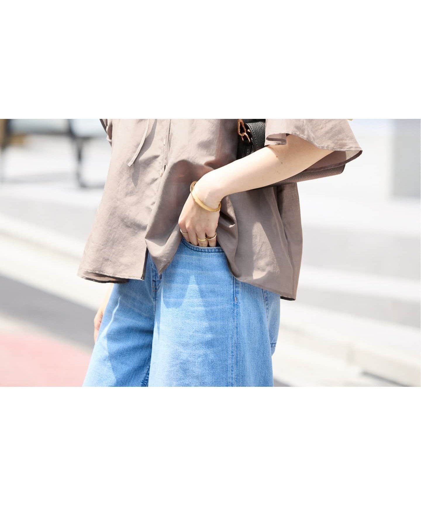 【スローブ イエナ/SLOBE IENA】のシルク混フリルカラー5分袖ブラウス インテリア・キッズ・メンズ・レディースファッション・服の通販 founy(ファニー) 　ファッション　Fashion　レディースファッション　Fashion for Women　トップス・カットソー　Cut & Sew Tops　シャツ・ブラウス・オフィスカジュアル　Elegant Blouses & Button-Ups　2025年　2025　2025春夏・S/S　Spring/Summer 2025 SS25　おすすめ　Recommended / Our Picks　ギャザー　Gathered, Ruffled　シルク　Silk, 100% Silk　シンプル　Simple, Minimal　デニム　Denim, Jeans Material　フリル　Frill, Ruffle　フレア　Flare, Flared　エレガント 上品　Elegant　人気　Popular, Best Seller　ビジネス 仕事 通勤　Business / Work / Commuting　夏　Summer　グレー|ID: prp329100004531241 ipo3291000000032743167