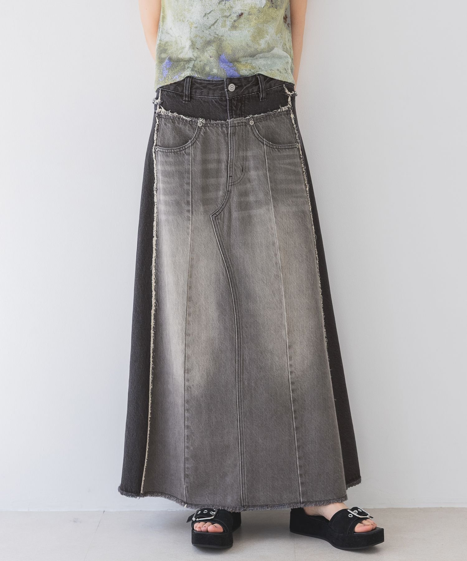 【ジーナシス/JEANASiS】のリメイクデニムロングスカート インテリア・キッズ・メンズ・レディースファッション・服の通販 founy(ファニー) 　ファッション　Fashion　レディースファッション　WOMEN　スカート　Skirt　ロングスカート　Long Skirt　カットソー　Cut And Sew　コンパクト　Compact　シンプル　Simple　スリット　Slit　デニム　Denim　フレア　Flare　ブラック|ID: prp329100004531249 ipo3291000000032032815