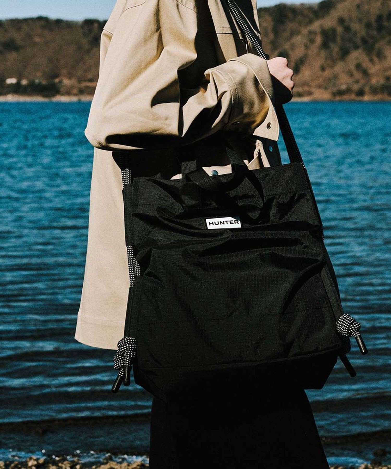 【アダム エ ロペ/ADAM ET ROPE'】の【HUNTER for ADAM ET ROPE 】別注トラベルナイロントートBAG インテリア・キッズ・メンズ・レディースファッション・服の通販 founy(ファニー) 　ファッション　Fashion　レディースファッション　WOMEN　バッグ　Bag　アクセサリー　Accessories　春　Spring　コレクション　Collection　軽量　Lightweight　シューズ　Shoes　シンプル　Simple　パフォーマンス　Performance　フレーム　Flame　別注　Special Order　ミックス　Mix　モノトーン　Monotone　ラバー　Rubber　S/S・春夏　Ss・Spring/Summer　おすすめ　Recommend　夏　Summer　2025年　2025　2025春夏・S/S　Ss,Spring/Summer,2025　ブラック(01)|ID: prp329100004531279 ipo3291000000032077909