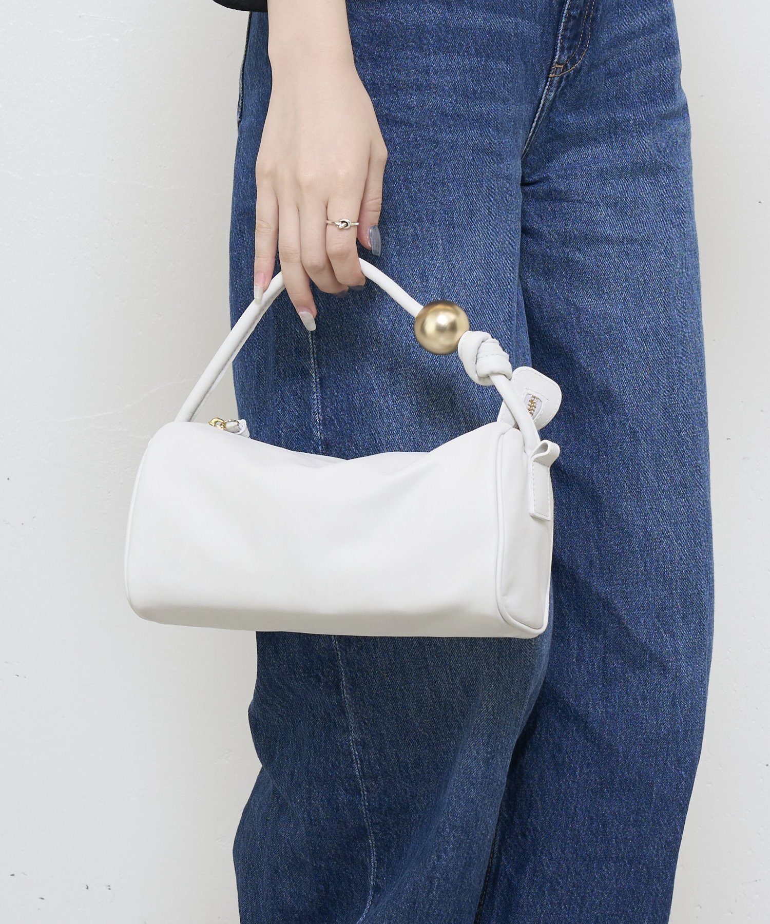 【ラシット/russet】の【russet×BEARDSLEY】2wayミニショルダーバッグ インテリア・キッズ・メンズ・レディースファッション・服の通販 founy(ファニー) 　ファッション　Fashion　レディースファッション　WOMEN　バッグ　Bag　コンパクト　Compact　軽量　Lightweight　ショルダー　Shoulder　財布　Wallet　タオル　Towel　定番　Standard　ハンド　Hand　バランス　Balance　ベーシック　Basic　ポケット　Pocket　ポーチ　Pouch　日本製　Made In Japan　エレガント 上品　Elegant　2025年　2025　2025春夏・S/S　Ss,Spring/Summer,2025　ホワイト|ID: prp329100004531286 ipo3291000000032032954