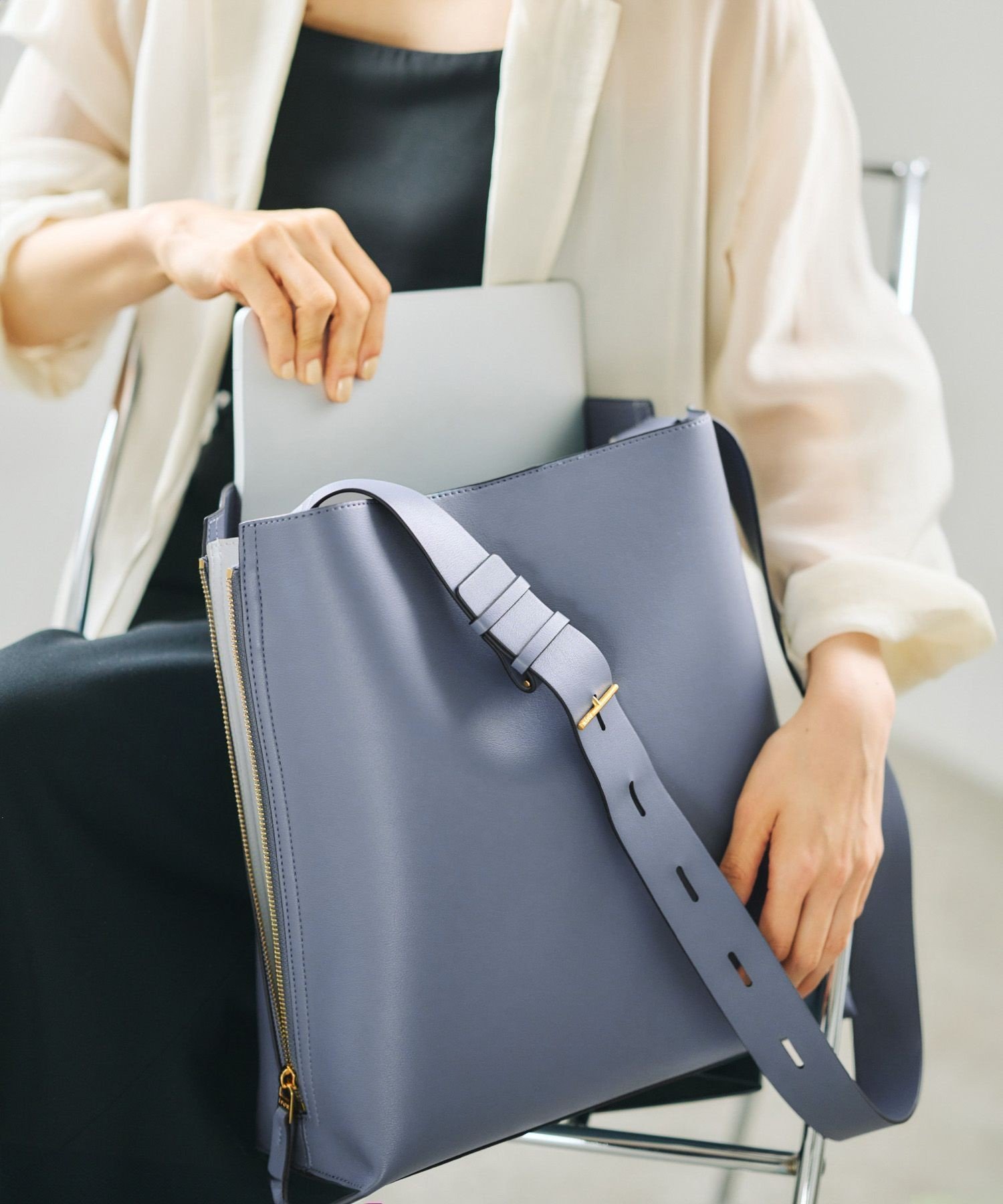 【ロペ/ROPE'】の【E POR】Y BAG Shoulder Large(サイドジップショルダーバッグ)【通勤】【A4対応】【25SS】 インテリア・キッズ・メンズ・レディースファッション・服の通販 founy(ファニー) 　ファッション　Fashion　レディースファッション　WOMEN　オレンジ　Orange　サイドジップ　Side Zip　ショルダー　Shoulder　シンプル　Simple　ハンド　Hand　ポケット　Pocket　マグネット　Magnet　ラベンダー　Lavender　ビジネス 仕事 通勤　Business　2025年　2025　2025春夏・S/S　Ss,Spring/Summer,2025　ブルー系(45)|ID: prp329100004531308 ipo3291000000032033052