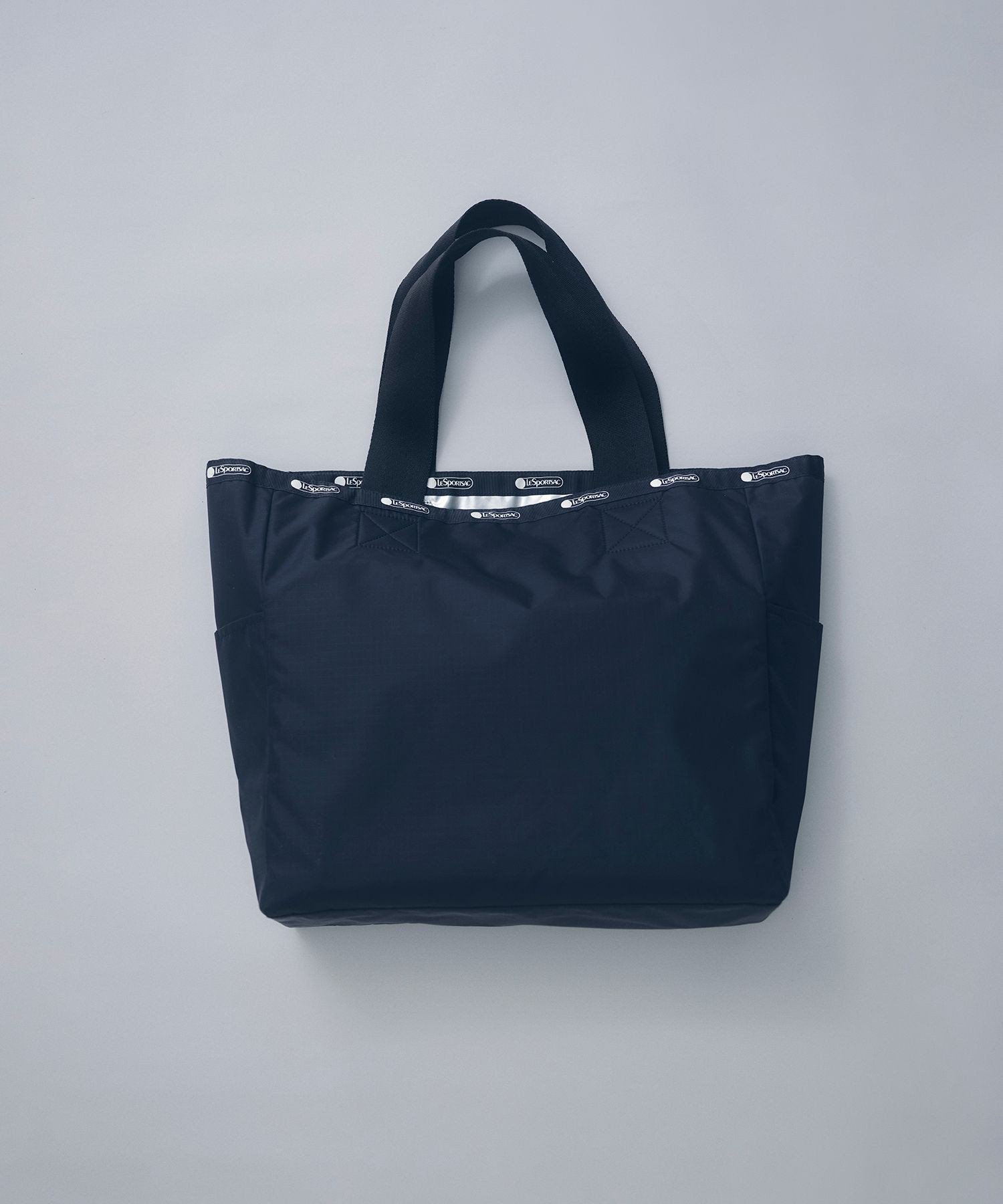 【アダム エ ロペ/ADAM ET ROPE'】の【LeSportsac for ADAM ET ROPE 】LARGE REVERSIBLE TOTE インテリア・キッズ・メンズ・レディースファッション・服の通販 founy(ファニー) 　ファッション　Fashion　レディースファッション　WOMEN　バッグ　Bag　2025年　2025　2025春夏・S/S　Ss,Spring/Summer,2025　スタンダード　Standard　モダン　Modern　別注　Special Order　夏　Summer　春　Spring　S/S・春夏　Ss・Spring/Summer　ブラック(01)|ID: prp329100004531342 ipo3291000000032033180