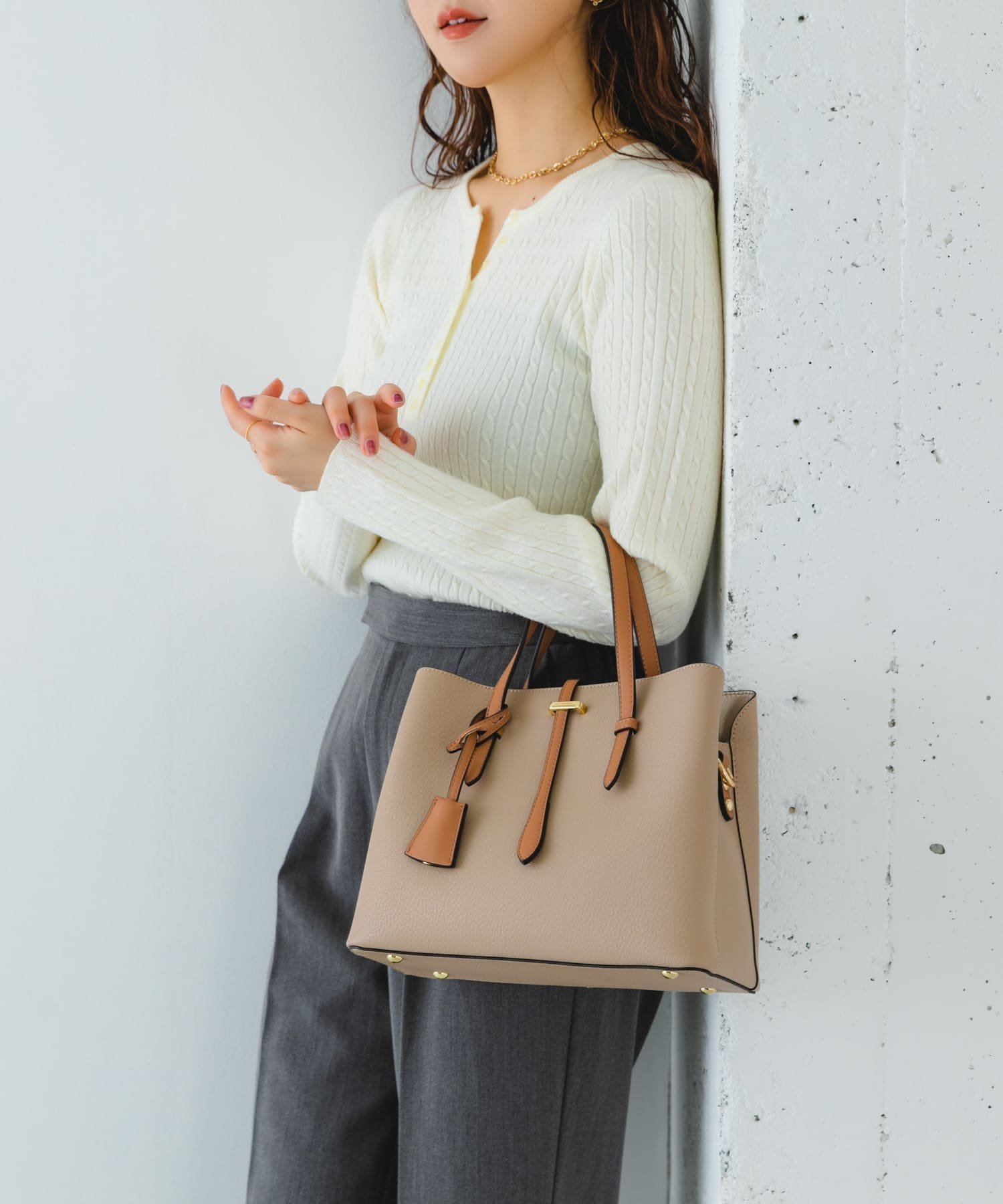 【ロデスコ/RODE SKO / URBAN RESEARCH】のチャーム付ミドルバッグ『Msize』 インテリア・キッズ・メンズ・レディースファッション・服の通販 founy(ファニー) 　ファッション　Fashion　レディースファッション　Fashion for Women　おすすめ　Recommended / Our Picks　ジャケット　Jacket, Outerwear　セレモニー　Ceremony　チャーム　Charm, Pendant　デニム　Denim, Jeans Material　ポケット　Pocket, Pocket Detail　マニッシュ　Mannish, Boyish　ミドル　Middle Length, Mid Height　エレガント 上品　Elegant　ビジネス 仕事 通勤　Business / Work / Commuting　SAND BEIGE|ID: prp329100004531349 ipo3291000000032751900