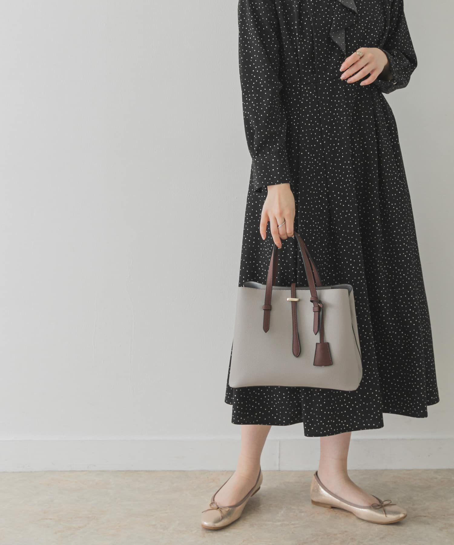 【ロデスコ/RODE SKO / URBAN RESEARCH】のチャーム付ミドルバッグ『Msize』 インテリア・キッズ・メンズ・レディースファッション・服の通販 founy(ファニー) 　ファッション　Fashion　レディースファッション　Fashion for Women　おすすめ　Recommended / Our Picks　ジャケット　Jacket, Outerwear　セレモニー　Ceremony　チャーム　Charm, Pendant　デニム　Denim, Jeans Material　ポケット　Pocket, Pocket Detail　マニッシュ　Mannish, Boyish　ミドル　Middle Length, Mid Height　エレガント 上品　Elegant　ビジネス 仕事 通勤　Business / Work / Commuting　GRAY|ID: prp329100004531349 ipo3291000000032751919