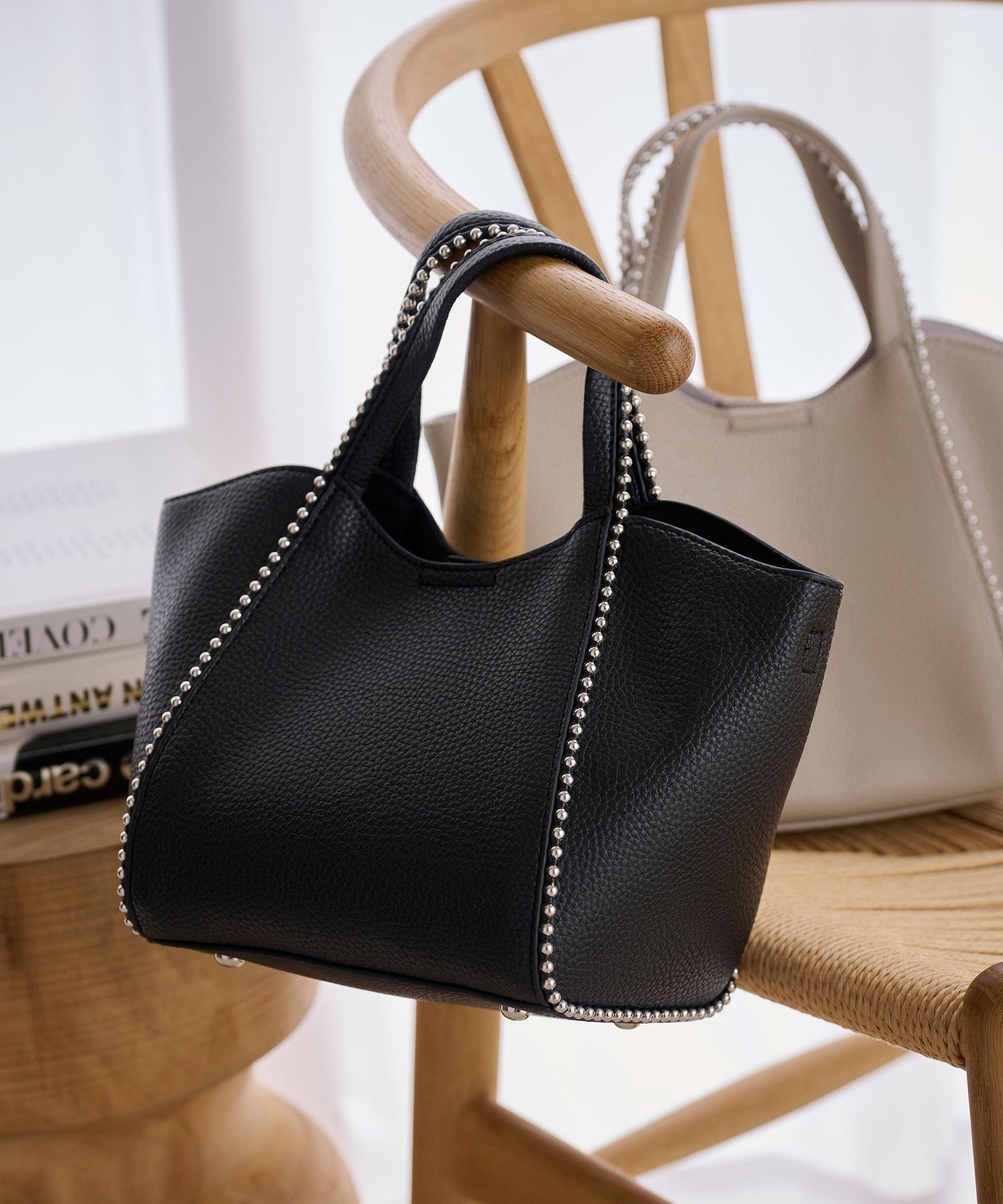 【ビューティ&ユース ユナイテッドアローズ/BEAUTY&YOUTH / UNITED ARROWS】のボールチェーン ミニトートバッグ -2WAY- インテリア・キッズ・メンズ・レディースファッション・服の通販 founy(ファニー) 　ファッション　Fashion　レディースファッション　Ladies' Fashion Online　バッグ　Bag　おすすめ　Recommend　イエロー　Yellow　コンパクト　Compact　ショルダー　Shoulder　チェーン　Chain　エレガント 上品　Elegant　人気　Popularity　ビジネス 仕事 通勤　Business　BLACK|ID: prp329100004531393 ipo3291000000032678052