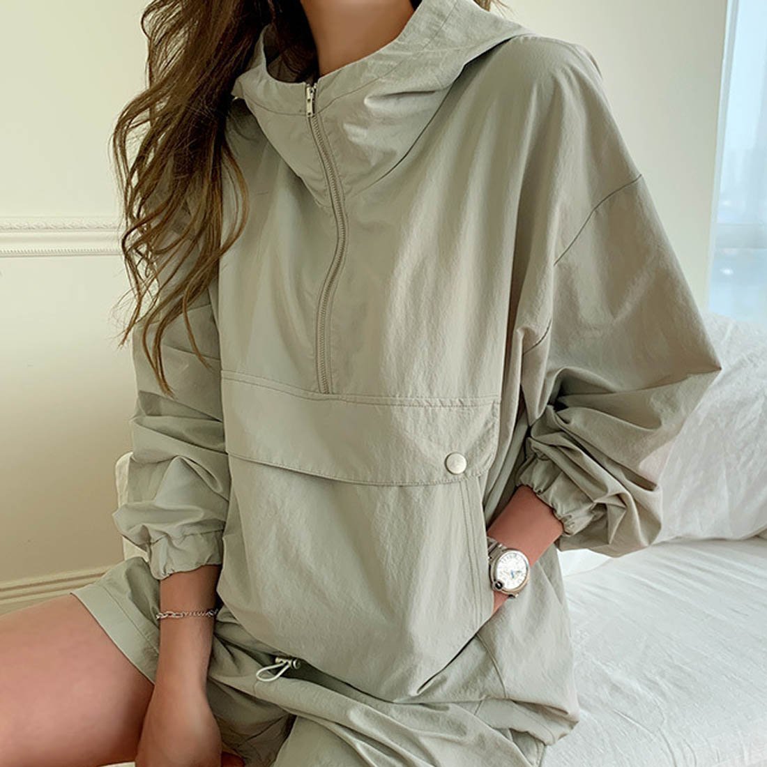 【メゾンドラティール/maison de LATIR】の春 フード付きウィンドブレーカー風セットアップ 人気、トレンドファッション・服の通販 founy(ファニー) 　ファッション　Fashion　レディースファッション　WOMEN　セットアップ　Setup　インナー　Inner　ショート　Short　スポーツ　Sports　セットアップ　Set Up　タートルネック　Turtleneck　デコルテ　Decolletage　フロント　Front　春　Spring　秋　Autumn/Fall　結婚式　Wedding Ceremony　 other-1|ID: prp329100004531443 ipo3291000000032033598