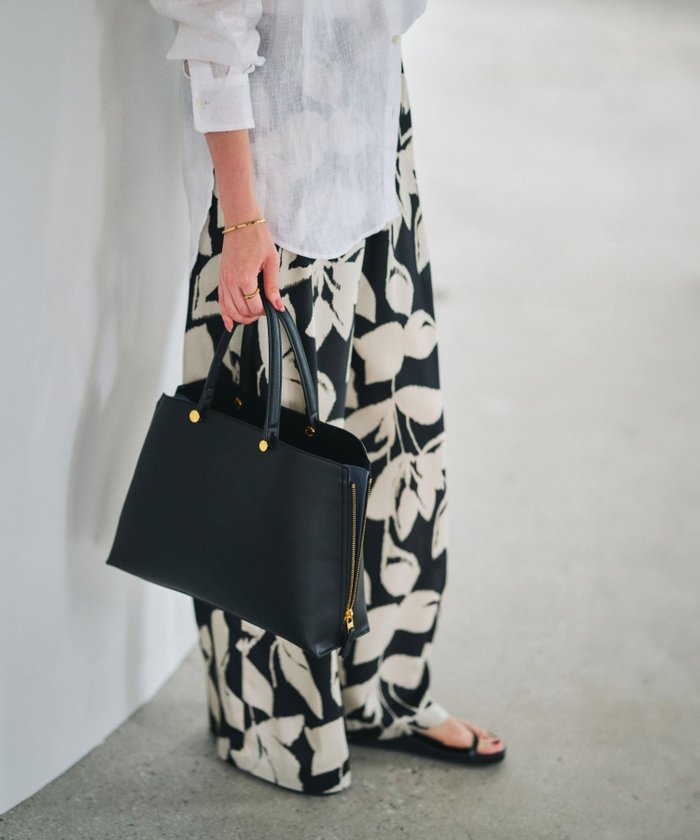 【ロペ/ROPE'】の【E POR】Y BAG Medium【軽量】【25AW】 インテリア・キッズ・メンズ・レディースファッション・服の通販 founy(ファニー) https://founy.com/ ファッション Fashion レディースファッション Ladies' Fashion Online 秋 Autumn/Fall 傘 Umbrella 軽量 Lightweight サイドジップ Side Zip ショルダー Shoulder 定番 Standard パープル Purple ポケット Pocket 日傘 Parasol A/W・秋冬 Aw・Autumn/Winter・Fw・Fall-Winter ビジネス 仕事 通勤 Business 2025年 2025 2025-2026秋冬・A/W Aw/Autumn/Winter/Fw/Fall/2025-2026 |ID: prp329100004531507 ipo3291000000032591603