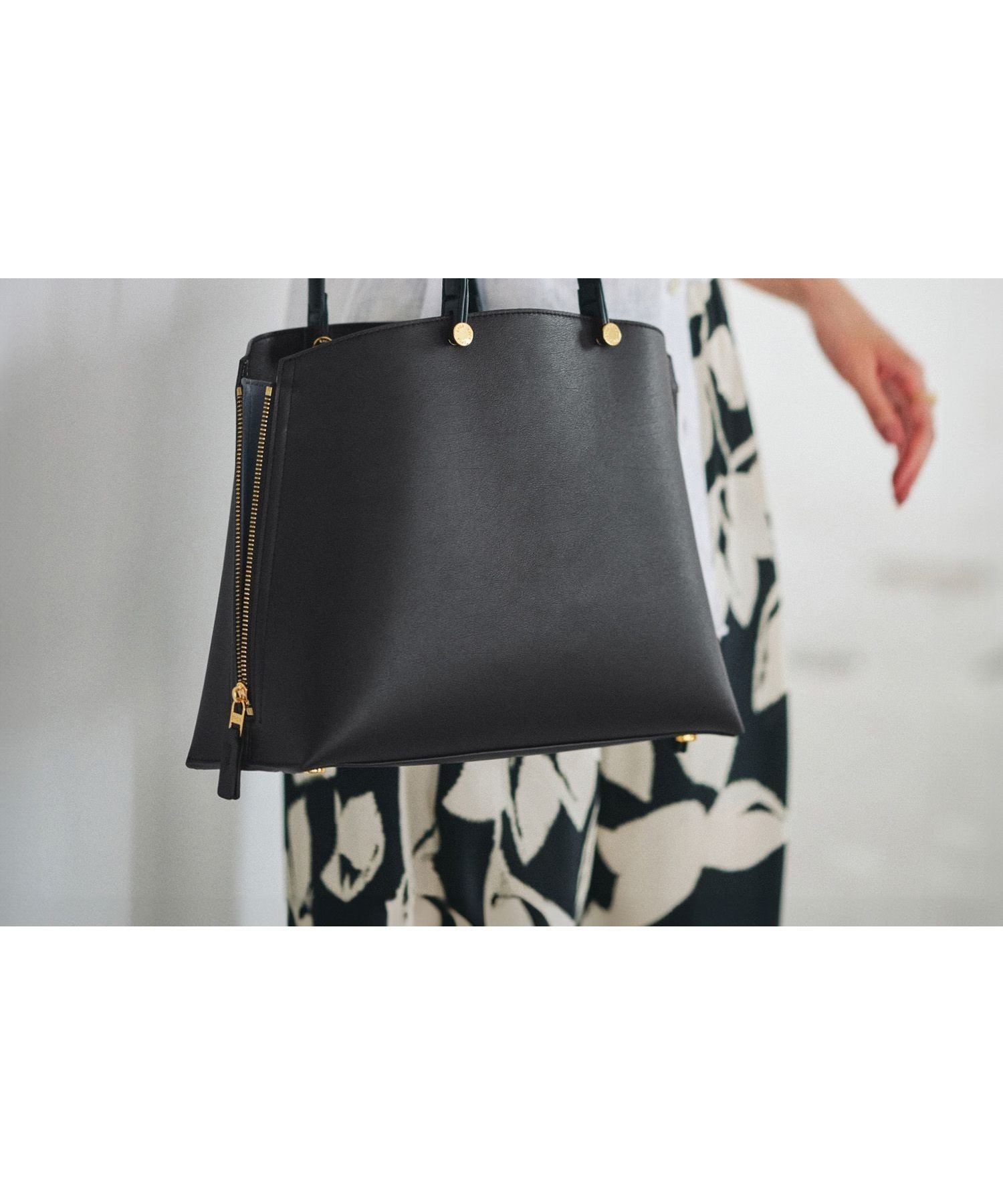 【ロペ/ROPE'】の【E POR】Y BAG Medium【軽量】【25AW】 インテリア・キッズ・メンズ・レディースファッション・服の通販 founy(ファニー) 　ファッション　Fashion　レディースファッション　Fashion for Women　秋　Autumn　傘　Umbrella, Parasol　軽量　Lightweight, Ultra Light　サイドジップ　Side Zip, Side Zipper　ショルダー　Shoulder, Shoulder Strap　定番　Standard, Basic Item　パープル　Purple, Violet　ポケット　Pocket, Pocket Detail　日傘　Parasol, UV Umbrella　A/W・秋冬　Autumn/Winter　ビジネス 仕事 通勤　Business / Work / Commuting　2025年　2025　2025-2026秋冬・A/W　Autumn/Winter 2025–26 AW25–26　ブラック(01)|ID: prp329100004531507 ipo3291000000033651149