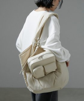 【サロン アダム エ ロペ/SALON adam et rope'】の【WEB限定】パフナイロントートバッグ 4 人気、トレンドファッション・服の通販 founy(ファニー) ファッション Fashion レディースファッション Fashion for Women バッグ Bags 軽量 Lightweight, Ultra Light ショルダー Shoulder, Shoulder Strap チャーム Charm, Pendant 定番 Standard, Basic Item フォルム Silhouette, Form ポケット Pocket, Pocket Detail 旅行 Travel |ID:prp329100004531532
