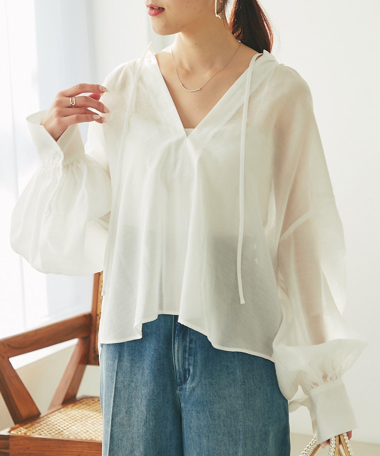 【ラブティックボンボン/La boutique BonBon】の【ふんわり透け感が美しい】シアーリボンボリュームスリーブブラウス インテリア・キッズ・メンズ・レディースファッション・服の通販 founy(ファニー) 　ファッション　Fashion　レディースファッション　Fashion for Women　トップス・カットソー　Cut & Sew Tops　シャツ・ブラウス・オフィスカジュアル　Elegant Blouses & Button-Ups　ボリューム袖・フリルスリーブブラウス　Voluminous & Ruffle Sleeves / Puffy Sleeve Tops　おすすめ　Recommended / Our Picks　インナー　Innerwear　カフス　Cuff Design　シンプル　Simple, Minimal　ジャケット　Jacket, Outerwear　スリーブ　Sleeve, Long Sleeve / Short Sleeve　バルーン　Balloon, Balloon Silhouette　ミドル　Middle Length, Mid Height　エレガント 上品　Elegant　ホワイト|ID: prp329100004531594 ipo3291000000032712404