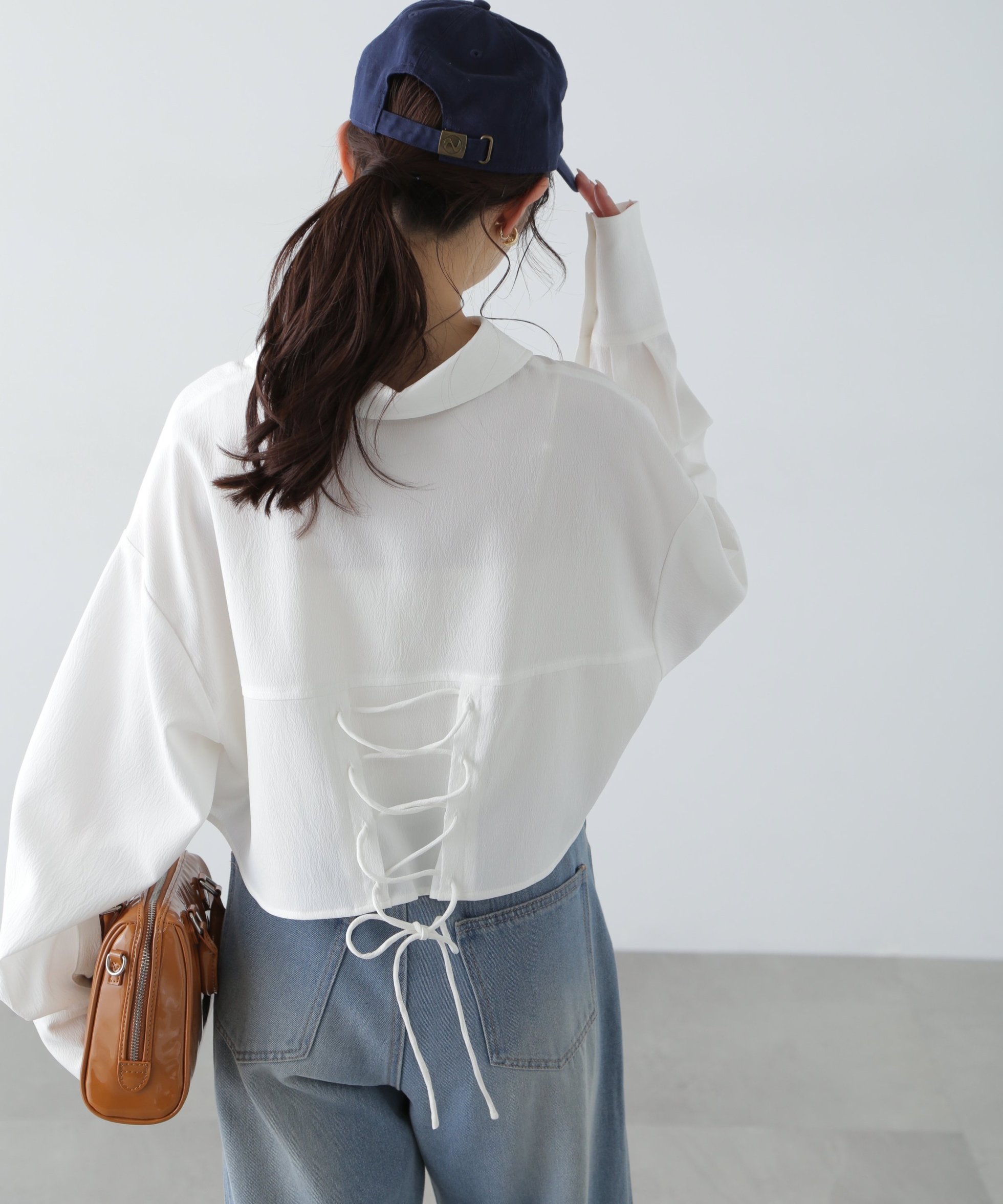 【フリーズマート/FREE'S MART】のバックレースアップショート丈シャツ インテリア・キッズ・メンズ・レディースファッション・服の通販 founy(ファニー) 　ファッション　Fashion　レディースファッション　WOMEN　トップス・カットソー　Tops/Tshirt　シャツ/ブラウス　Shirts/Blouses　ショルダー　Shoulder　ショート　Short　ドロップ　Drop　バランス　Balance　フロント　Front　ベーシック　Basic　ミニスカート　Mini Skirt　レース　Race　オフホワイト|ID: prp329100004531606 ipo3291000000032034246