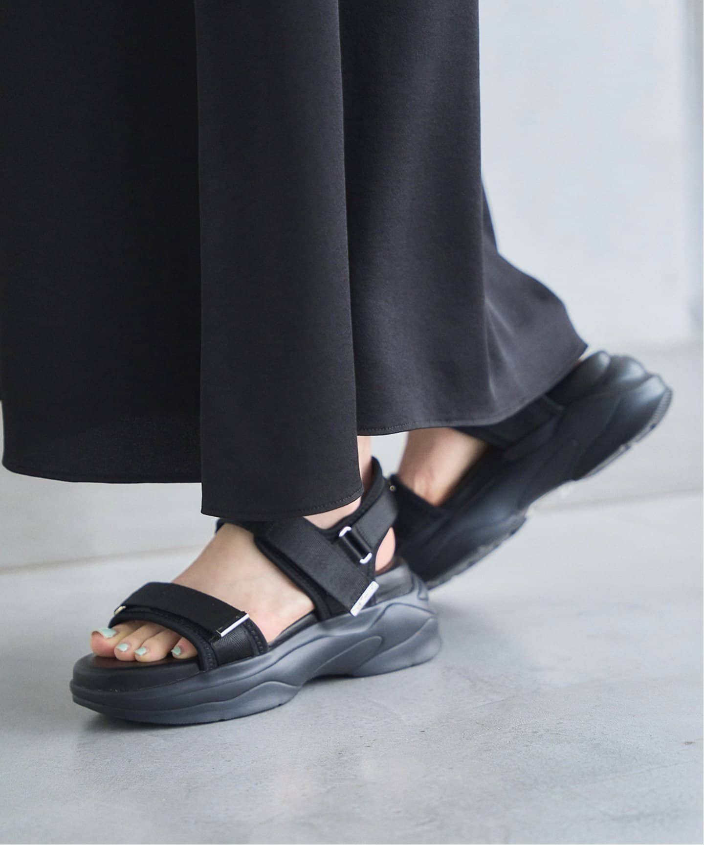 【ル タロン/Le Talon】のCOHINA*LE TALONコンビベルトスニーカーサンダル インテリア・キッズ・メンズ・レディースファッション・服の通販 founy(ファニー) 　ファッション　Fashion　レディースファッション　WOMEN　ベルト　Belts　インソール　Insole　厚底　Platforms　コラボ　Collaboration　軽量　Lightweight　サンダル　Sandals　シンプル　Simple　ストレッチ　Stretch　スマート　Smart　おすすめ　Recommend　ブラック C|ID: prp329100004531613 ipo3291000000032034278