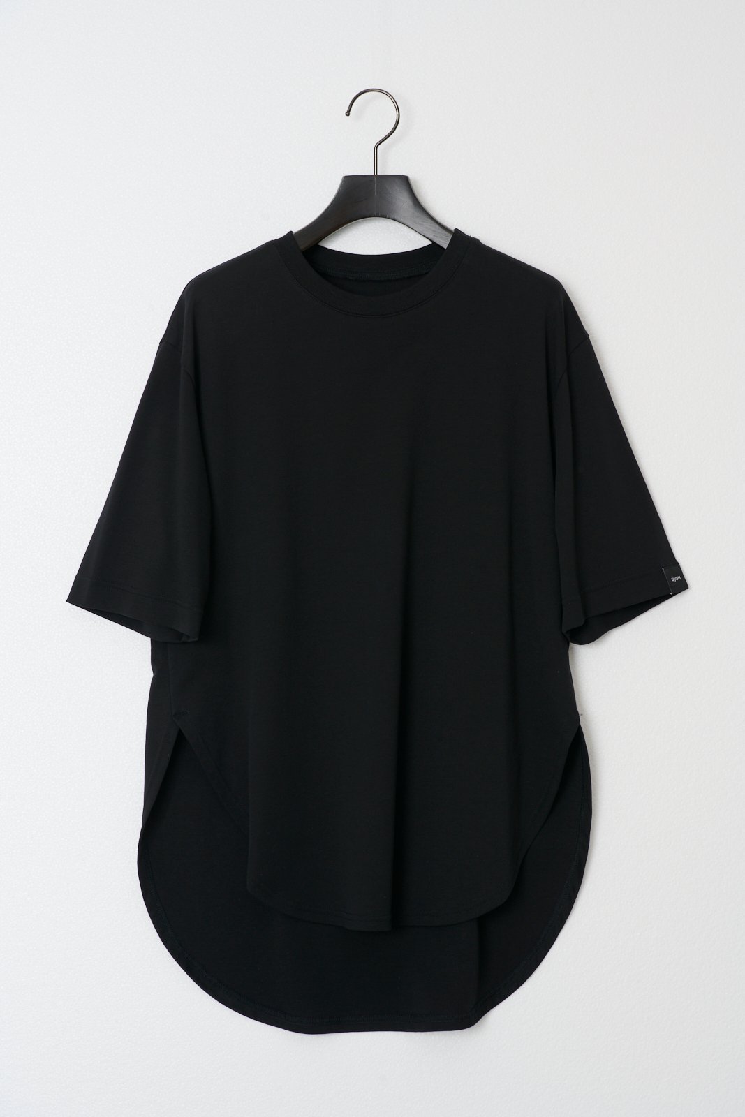 【ウジョー/Ujoh】のCurve Hem Half Sleeve T インテリア・キッズ・メンズ・レディースファッション・服の通販 founy(ファニー) 　ファッション　Fashion　レディースファッション　Fashion for Women　トップス・カットソー　Cut & Sew Tops　カッティング　Cutting Detail　シンプル　Simple, Minimal　ラウンド　Round, Round Neck　日本製　Made In Japan　Black|ID: prp329100004531704 ipo3291000000032737523